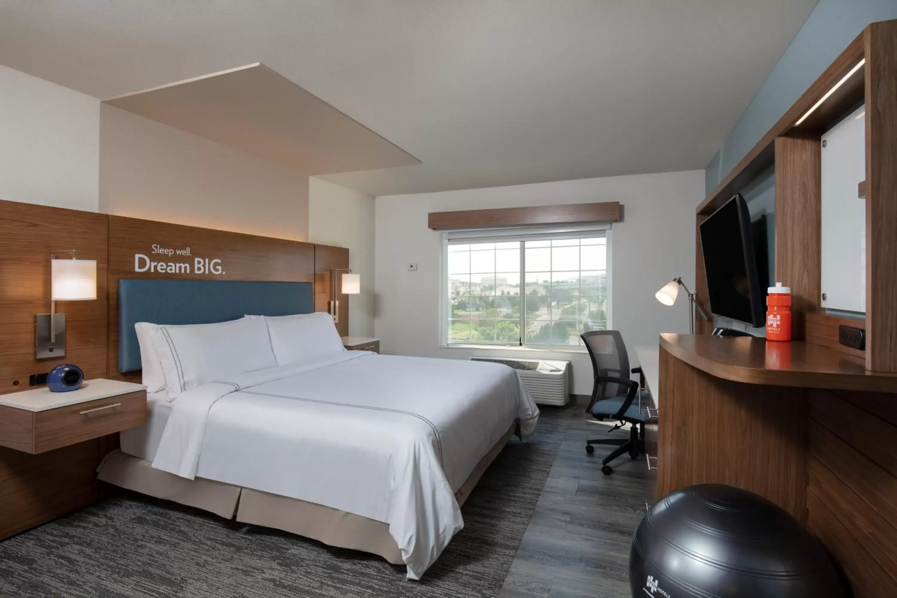 One-Bedroom Suite with Hearing Accessible Tub - Non-Smoking in EVEN Hotels Denver Tech Center-Englewood by IHG One-Bedroom Suite with Hearing Accessible Tub - Non-Smoking in EVEN Hotels Denver Tech Center-Englewood by IHG