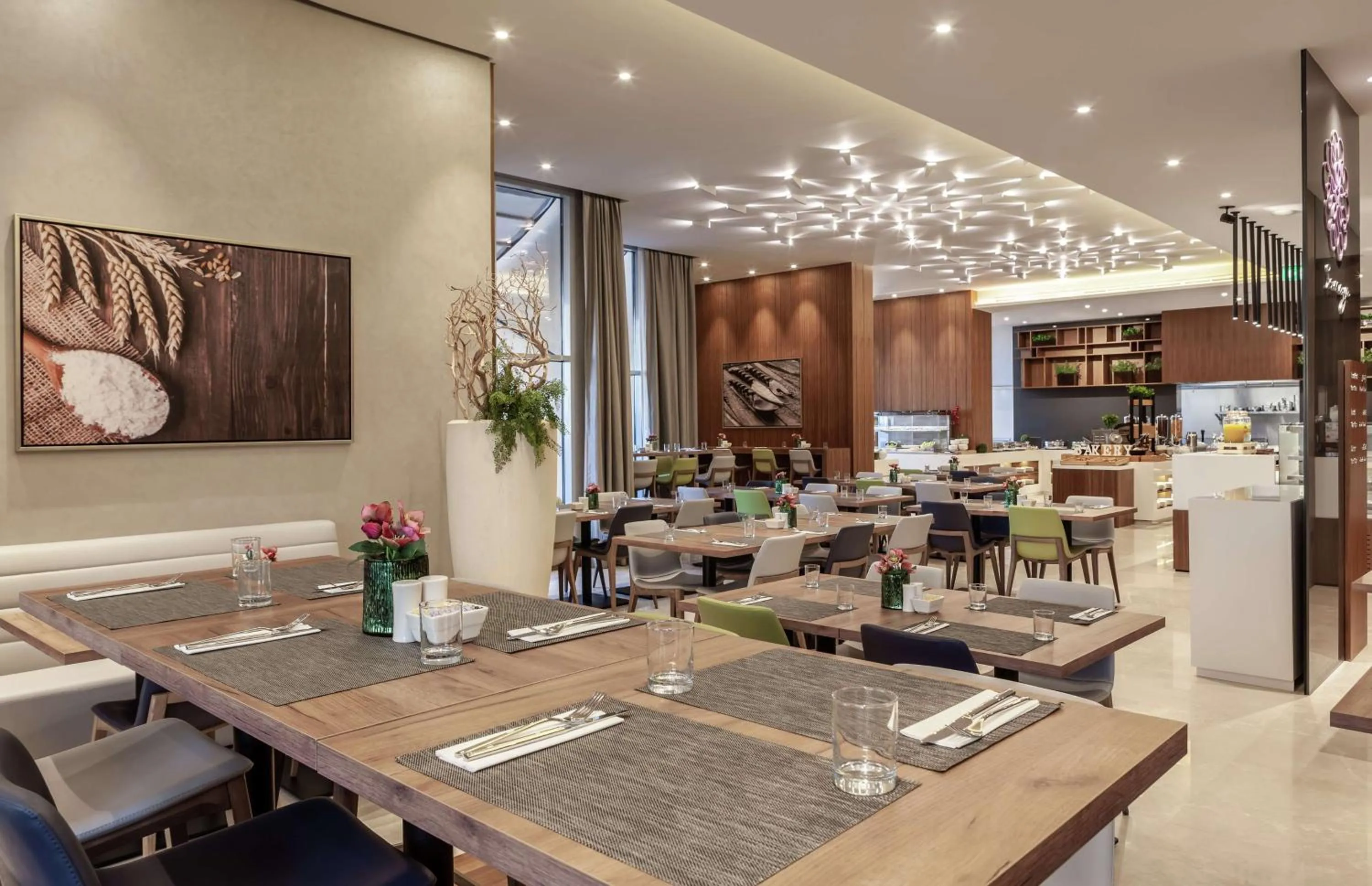Restaurant/places to eat in DoubleTree by Hilton Dubai Al Jadaf