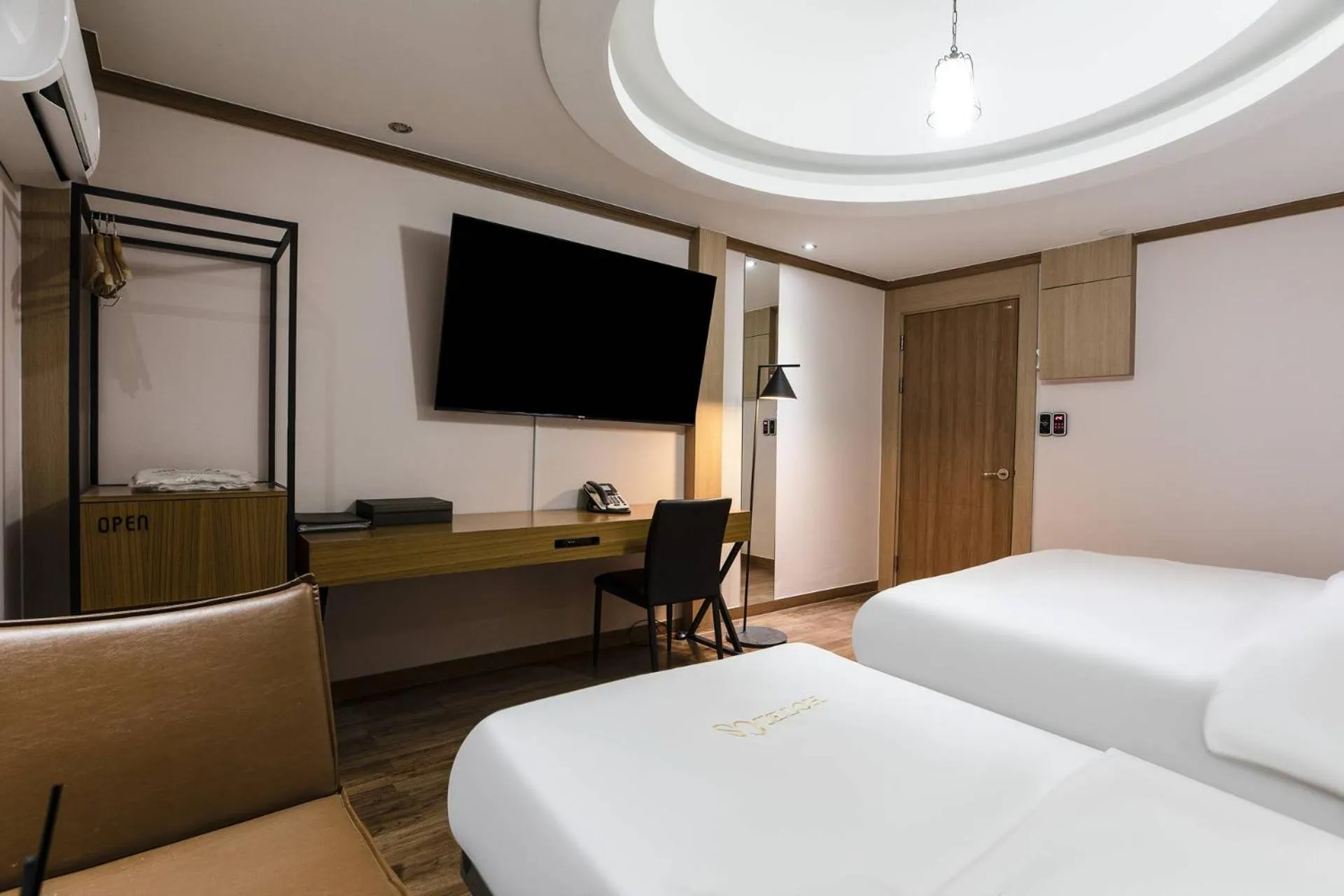 TV/Entertainment Center in Central Plaza Hotel