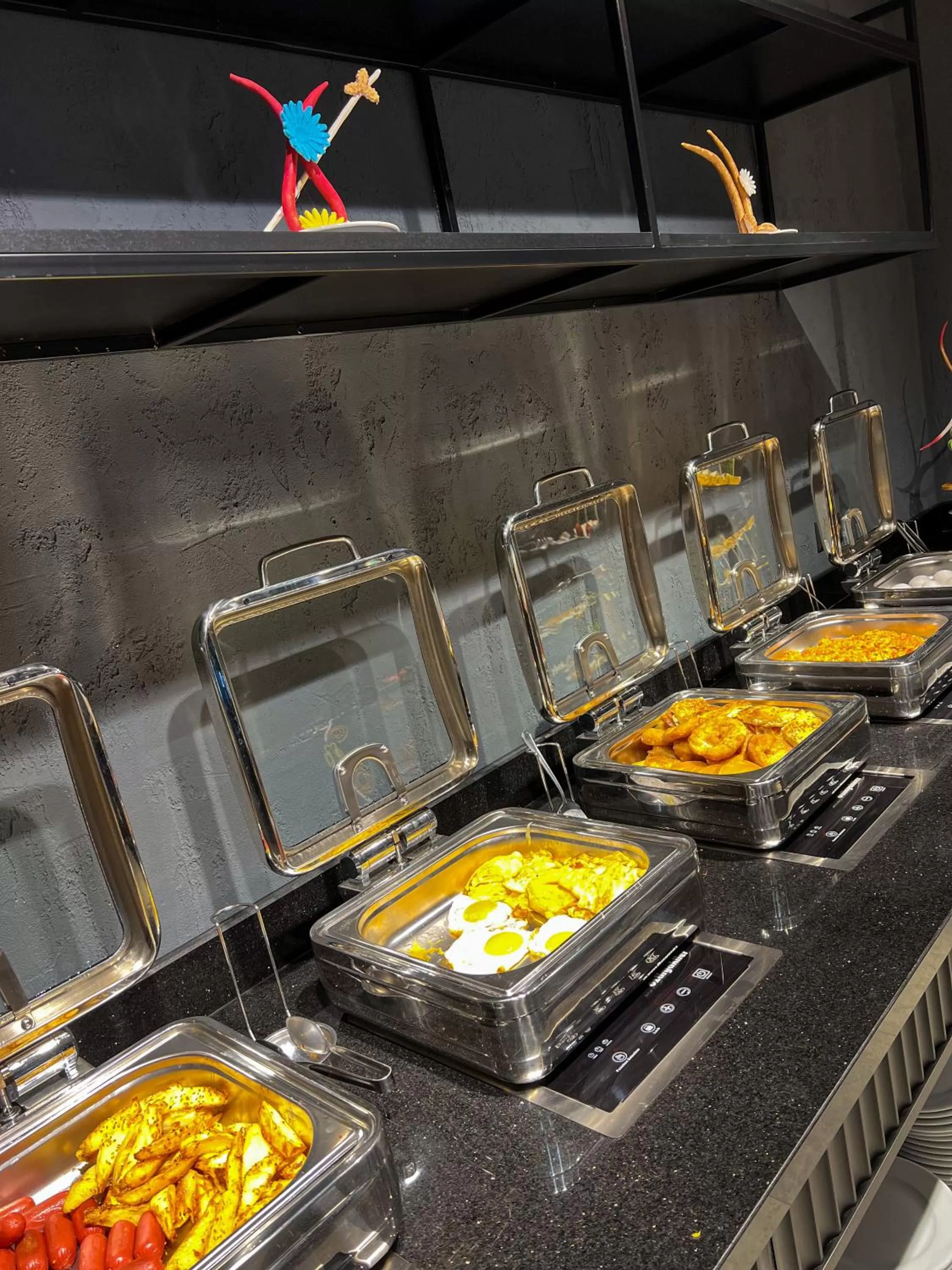 Restaurant/places to eat in Falcon 1511