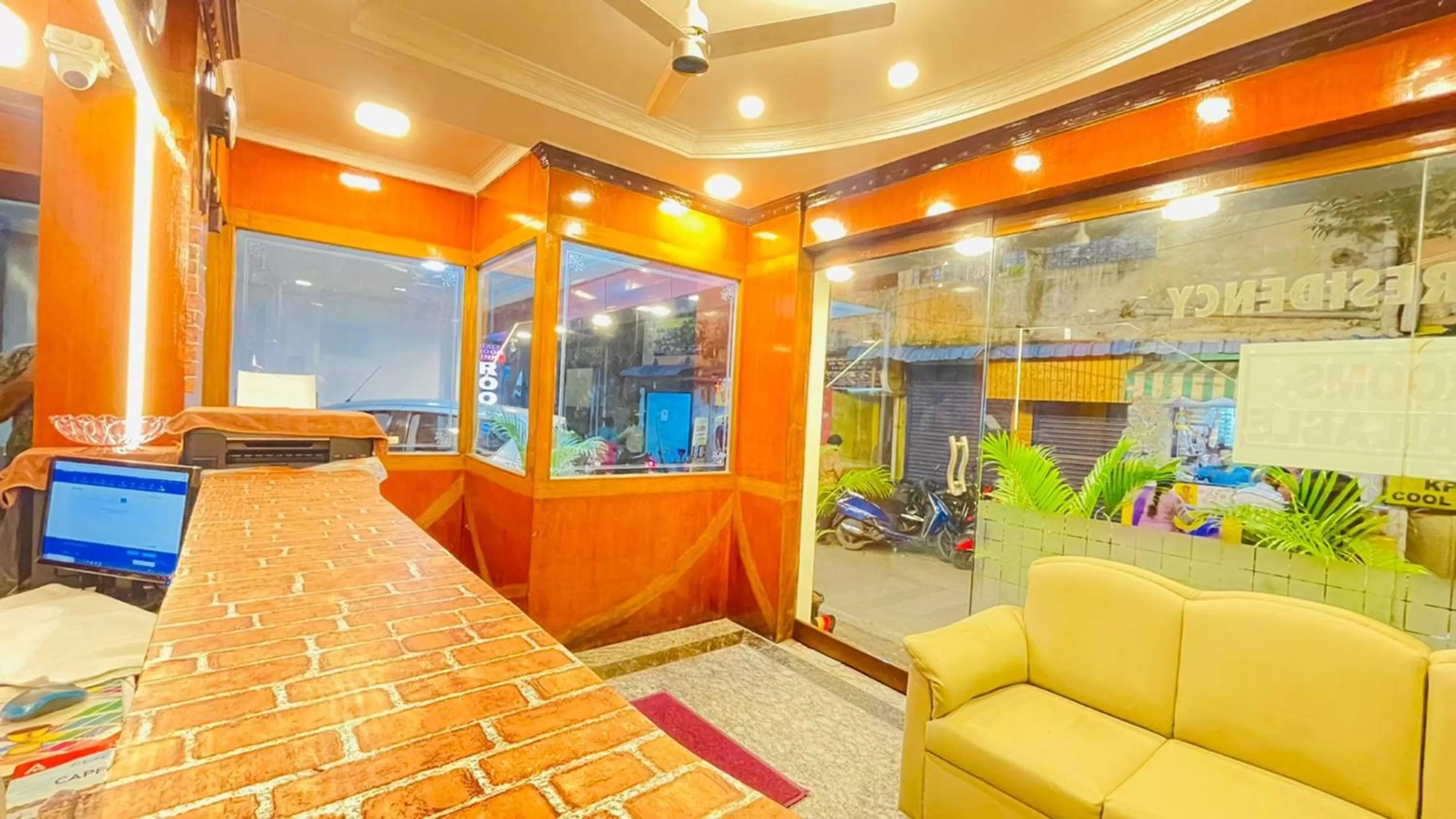 Property building, Lobby/Reception in Half Moon Inn