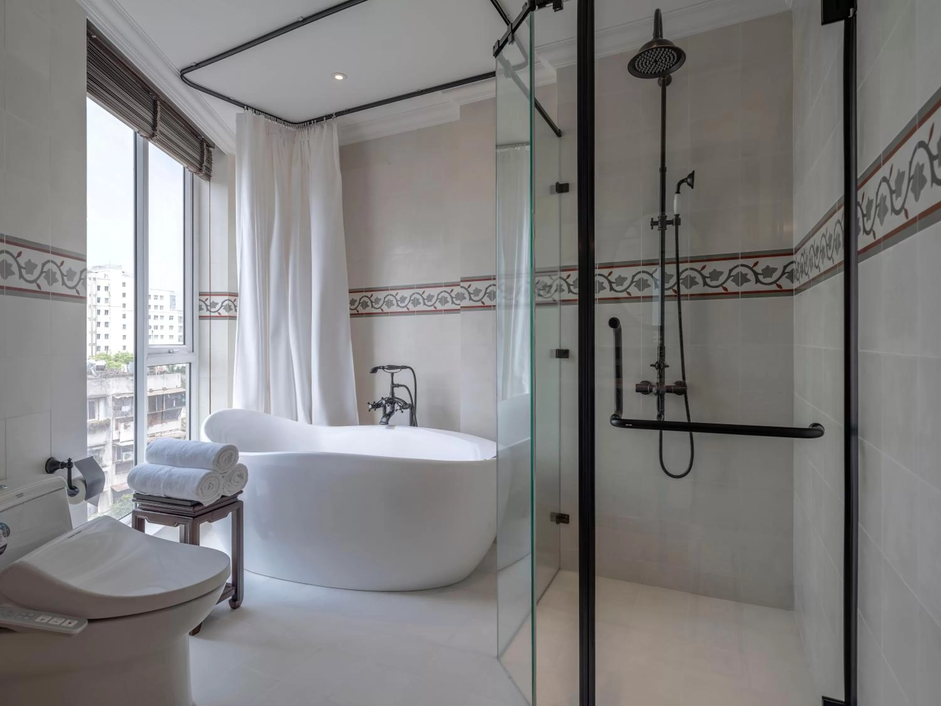 Shower in De Syloia Hotel