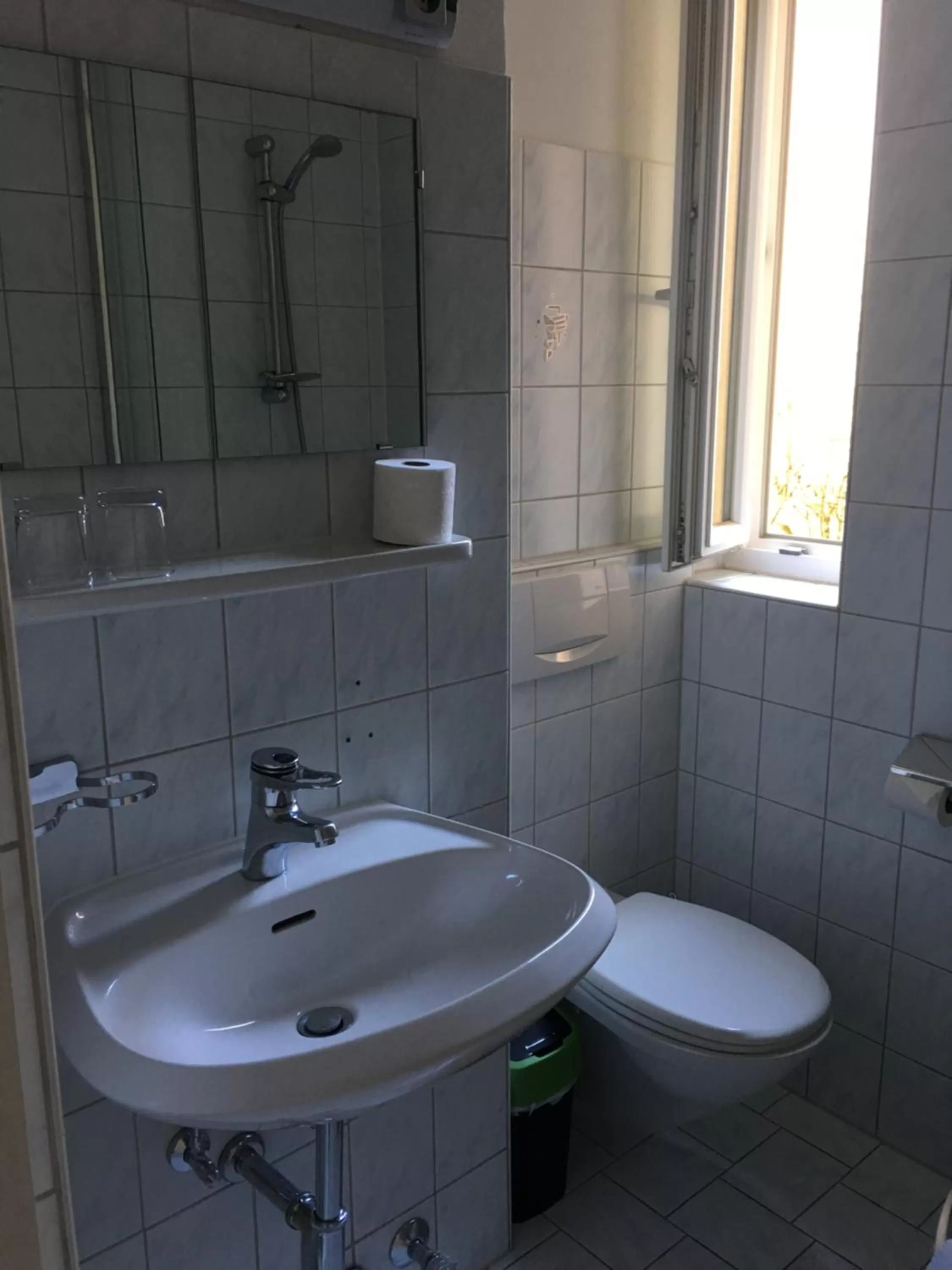 Bathroom in Hotel am Bahnhof