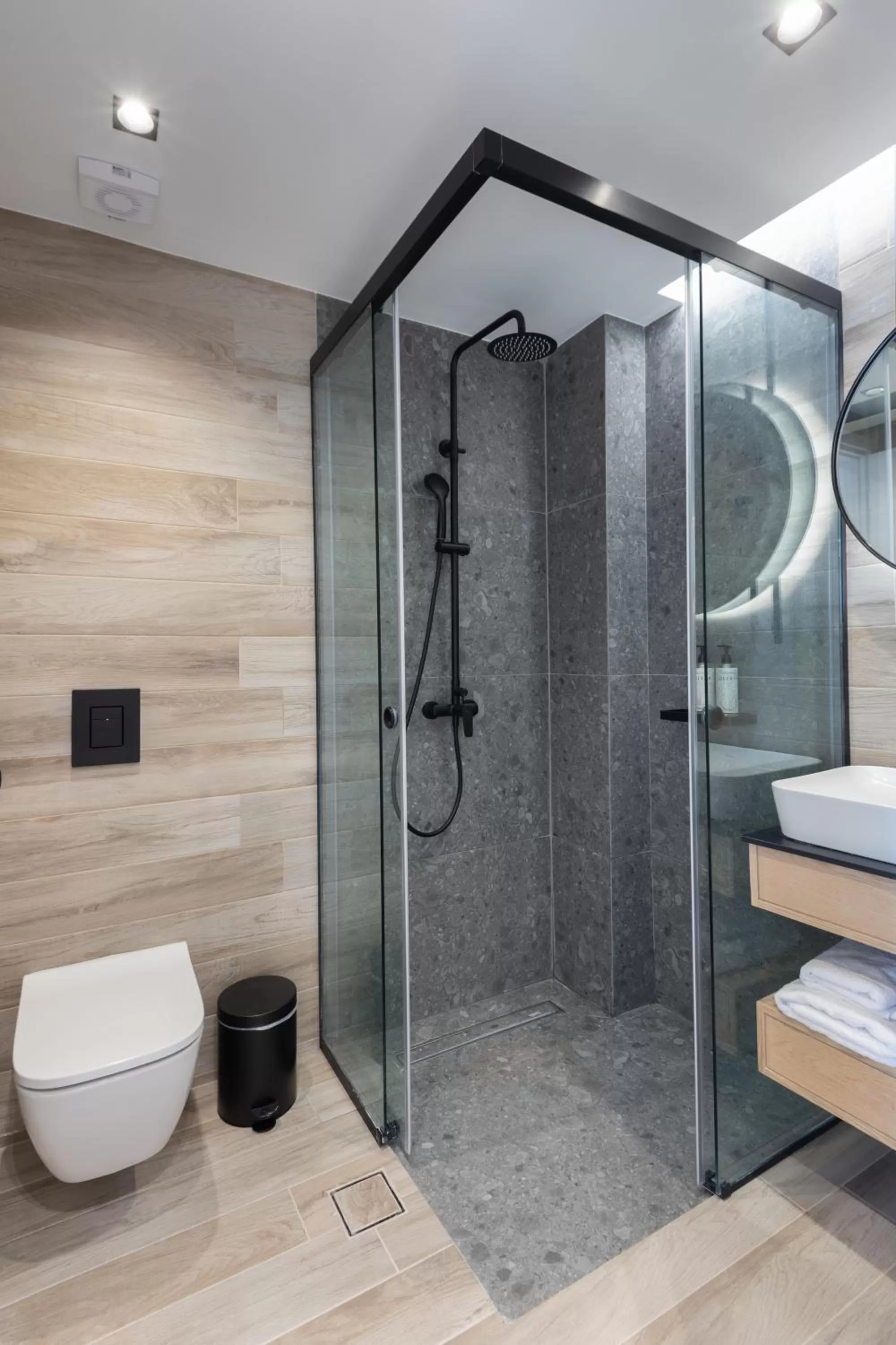 Shower in LUX&EASY Athens Downtown Residences