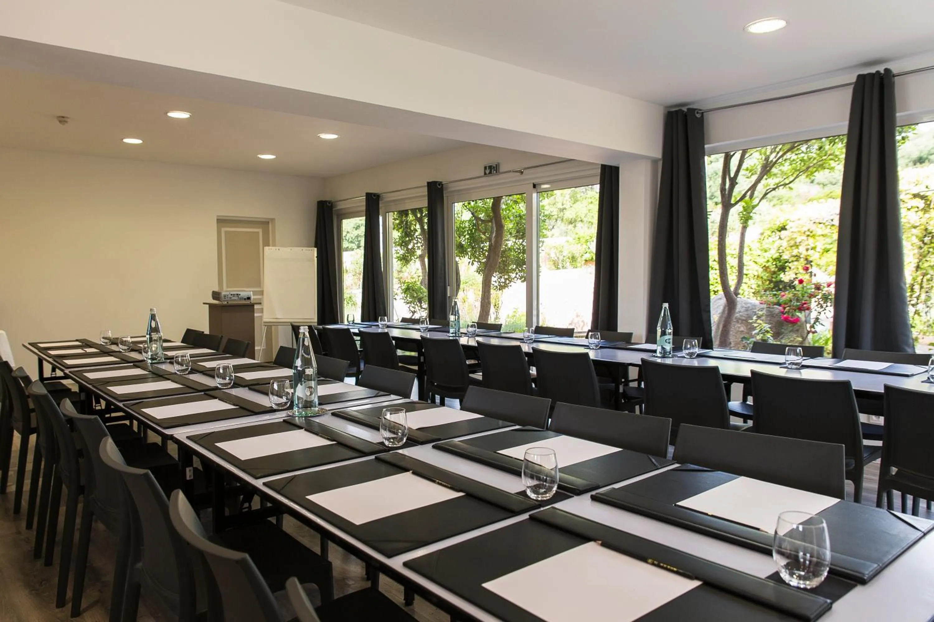 Meeting/conference room in Hôtel Le Roi Théodore & Spa