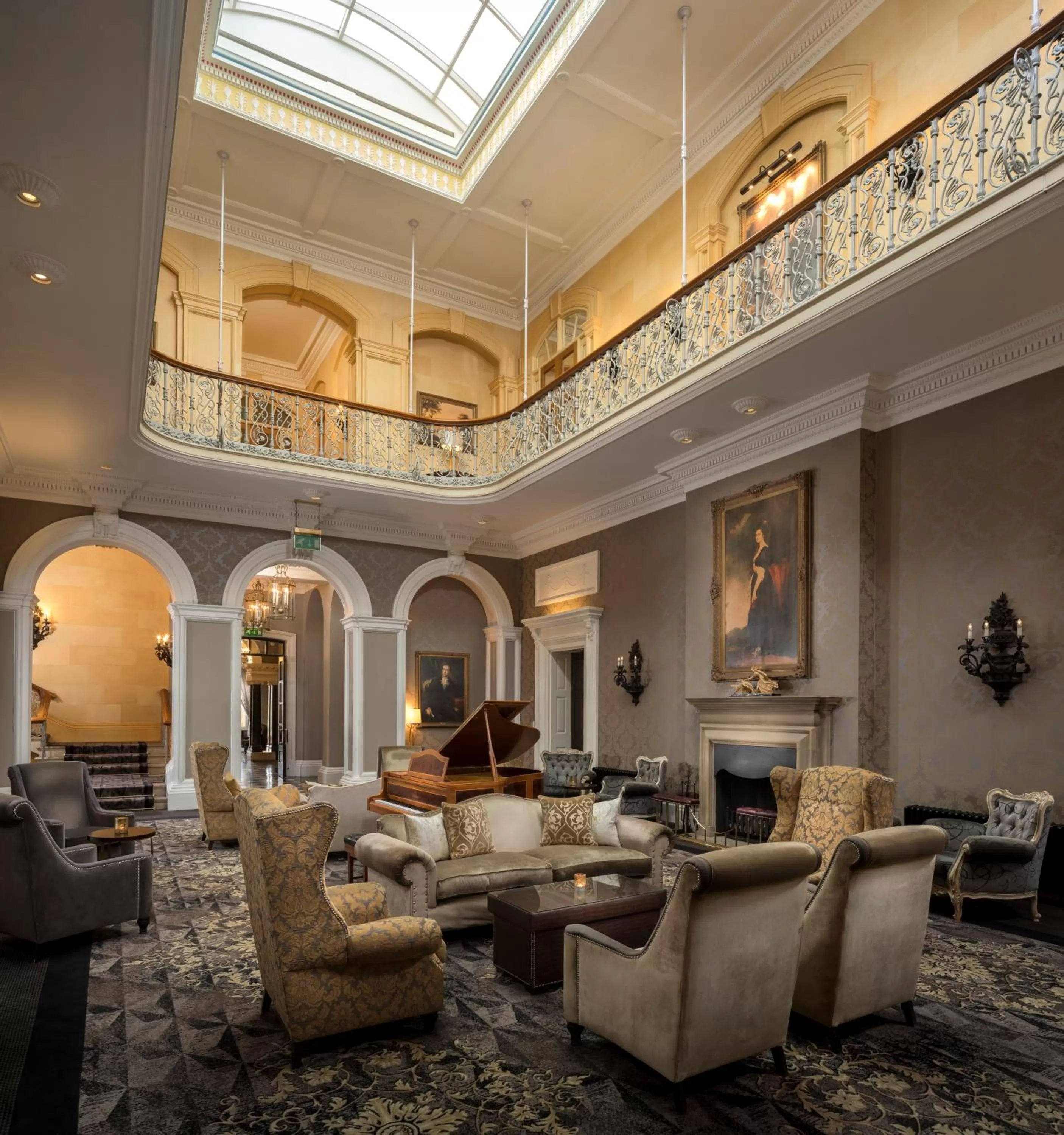 Lounge or bar in Oulton Hall Hotel, Spa & Golf Resort