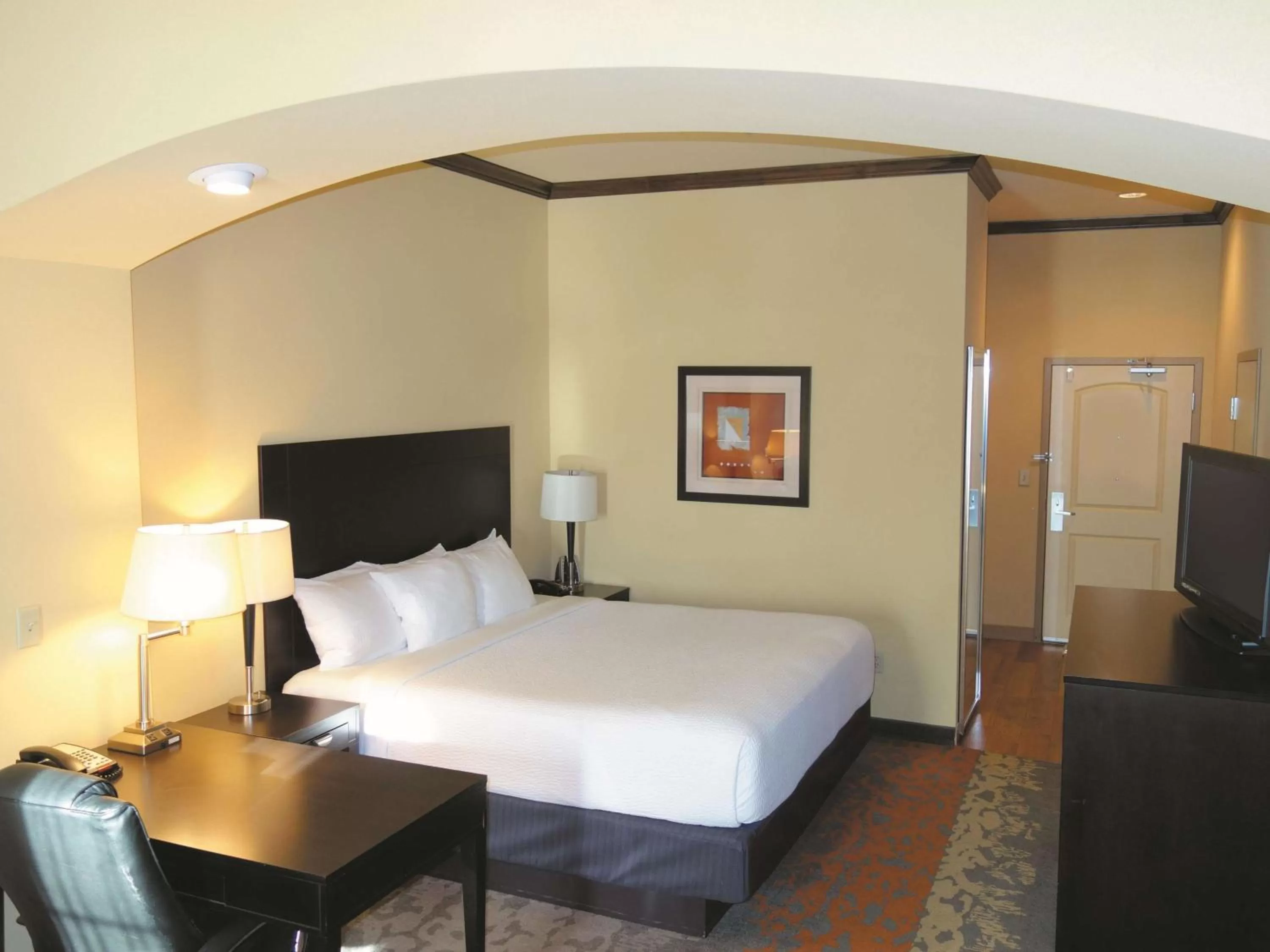 Photo of the whole room, Bed in La Quinta by Wyndham Eastland