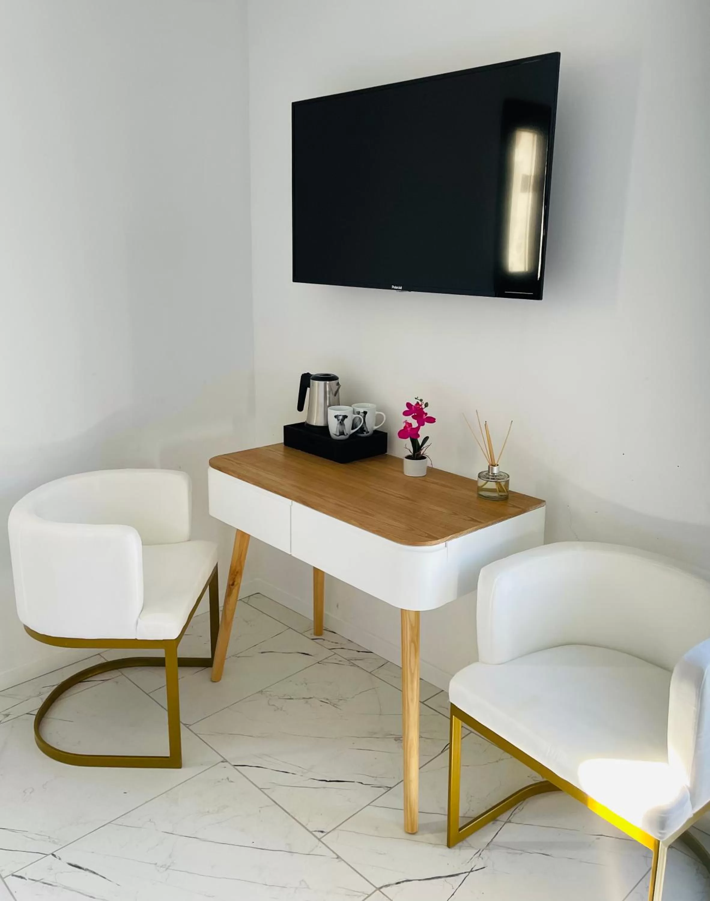 TV and multimedia, TV/Entertainment Center in A CASA DI JO