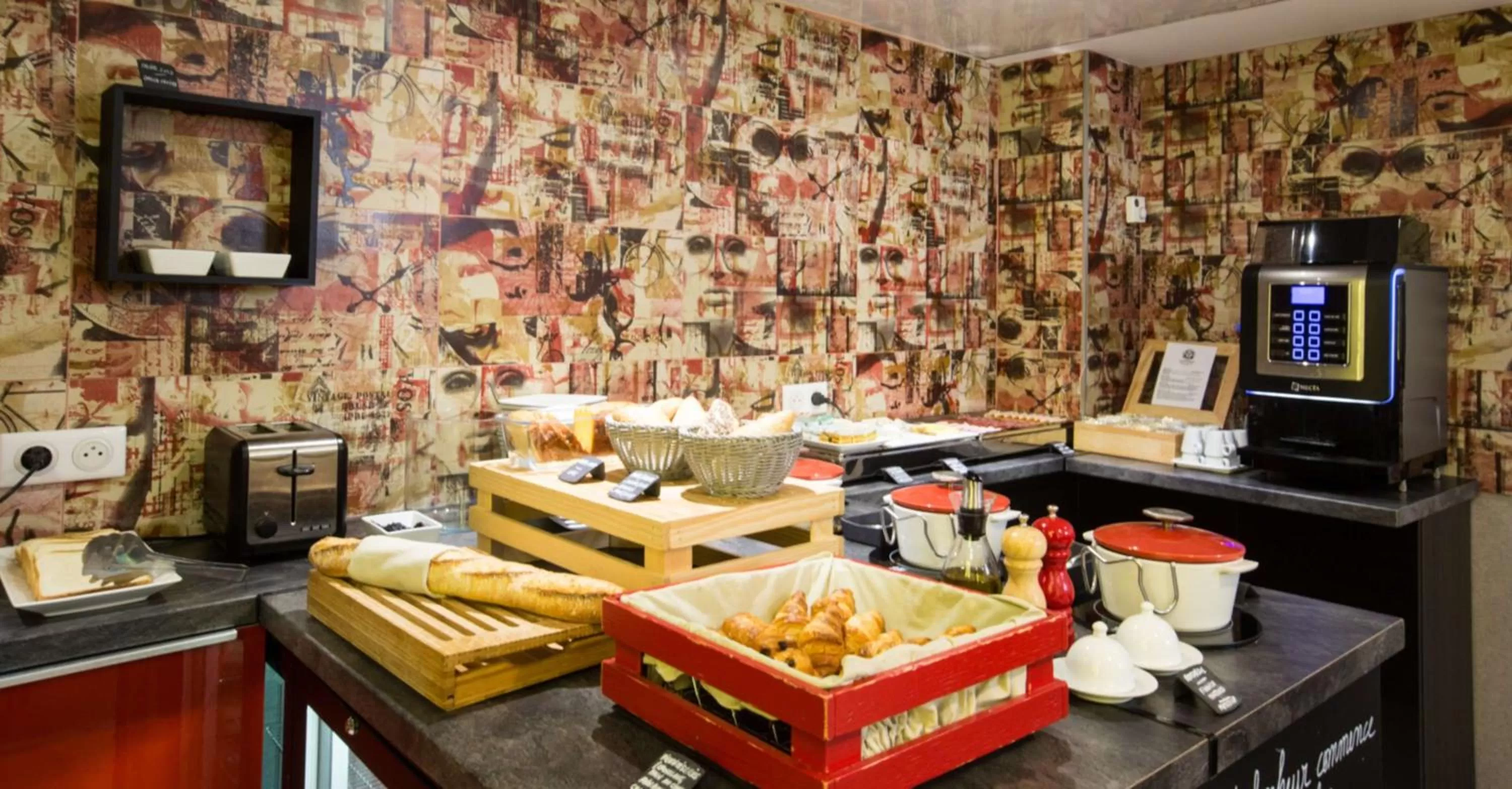 Breakfast in Best Western Plus Opéra Batignolles