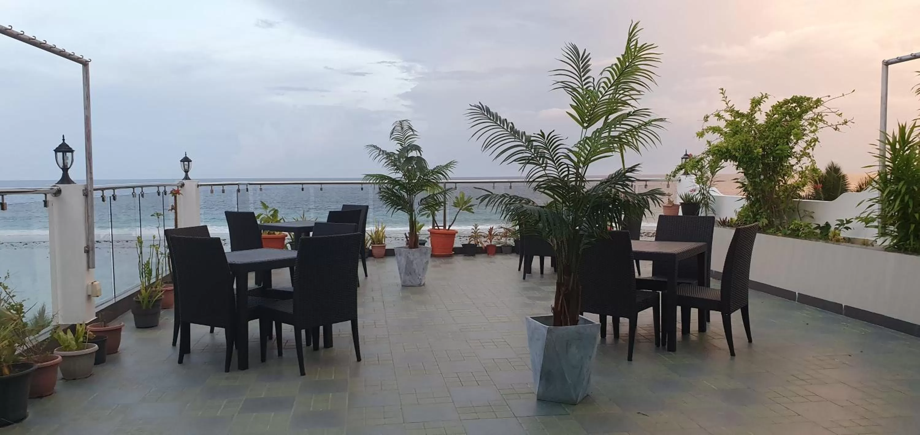 Restaurant/places to eat in Huvan Beach Hotel at Hulhumale