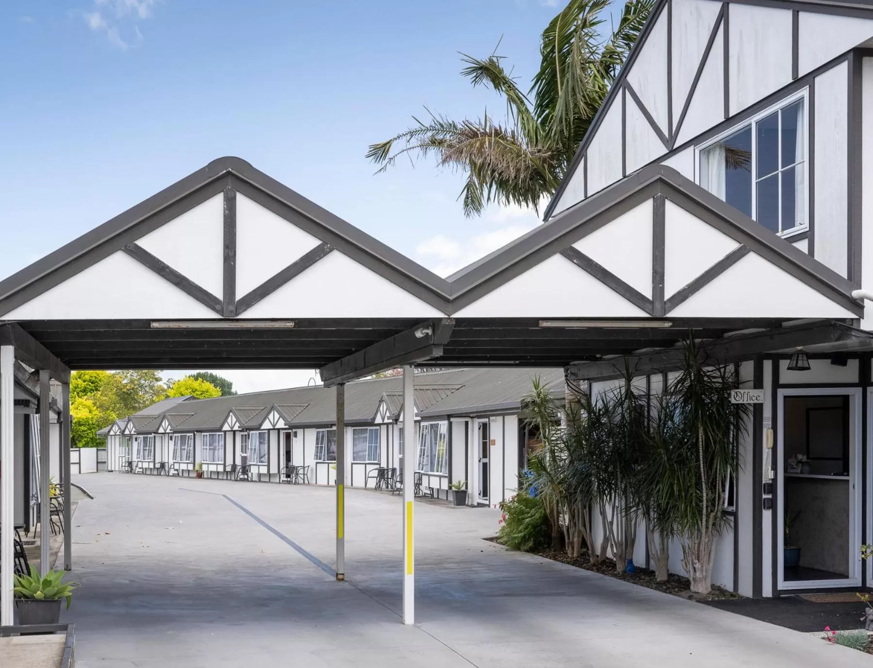 Property building in Tudor Park Motel Spacious with kitchens 1 minute walk to restaurant and shopping centre and Gisborne Hospital