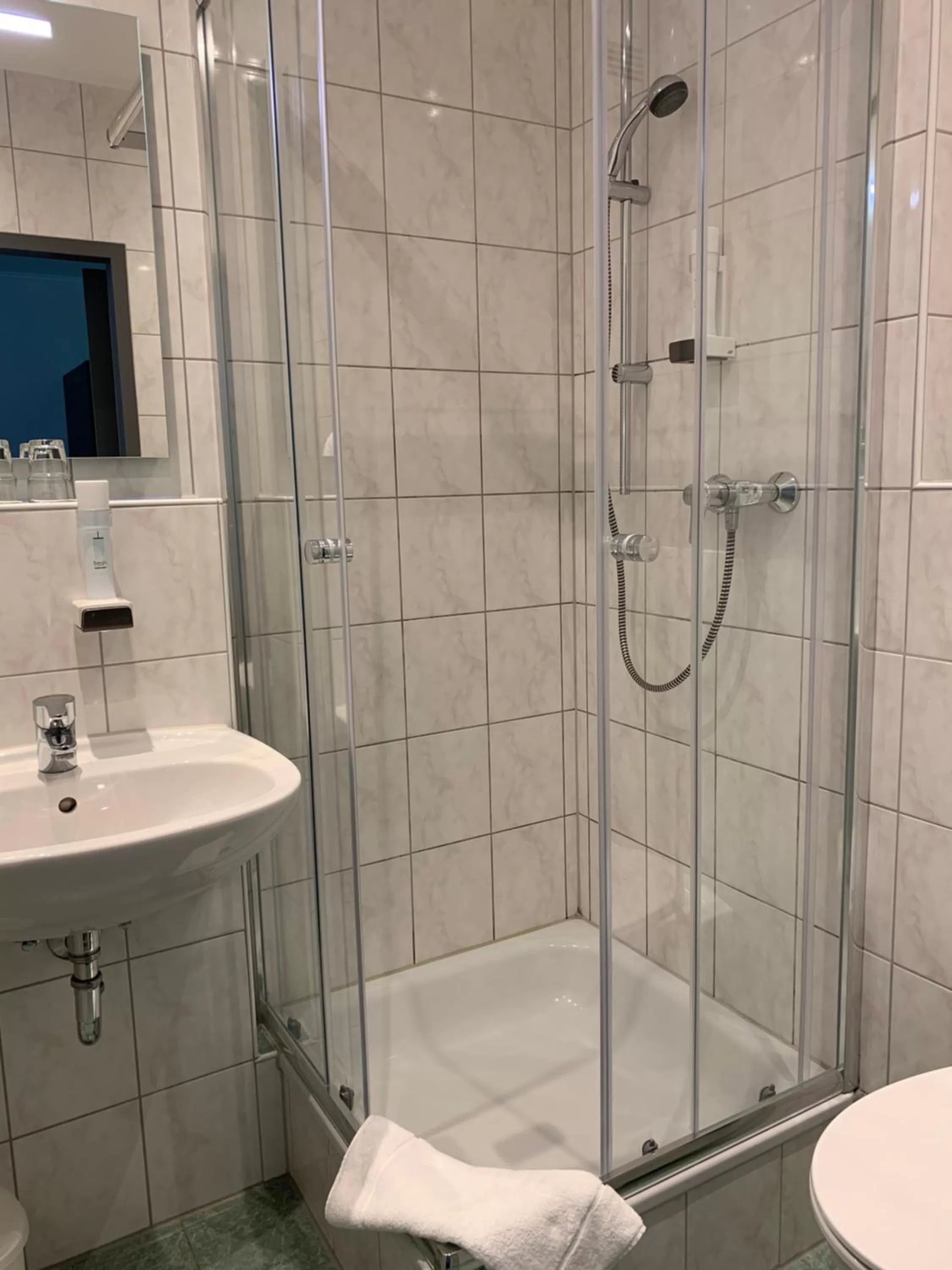 Shower in Behringers City Hotel Nürnberg