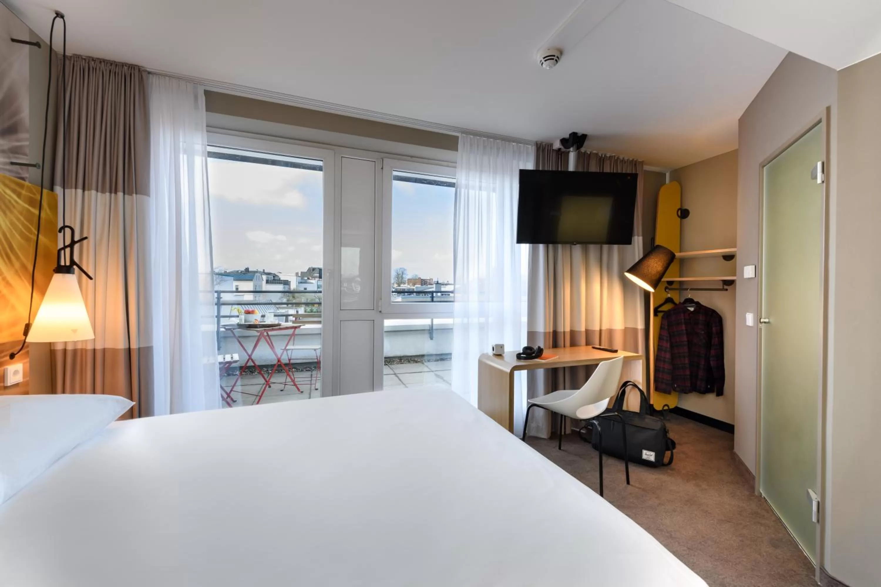 Balcony/Terrace, Bed in ibis Luebeck City