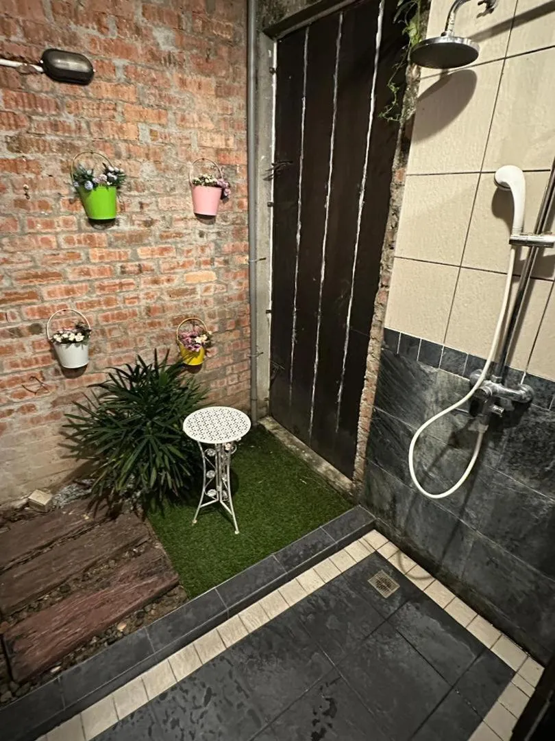 Bathroom in I Garden Hotel