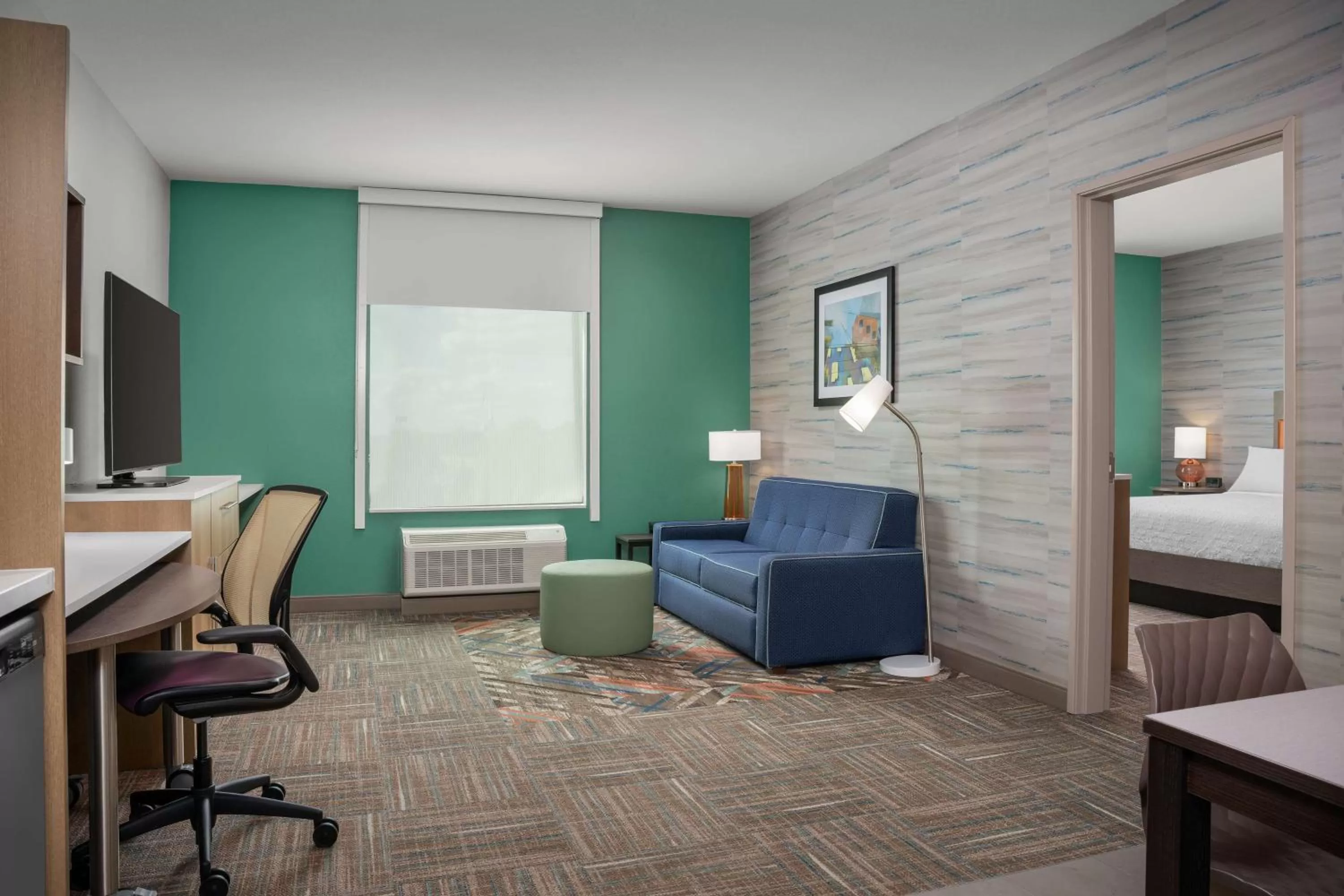 Living room, Bed in Home2 Suites By Hilton Cullman