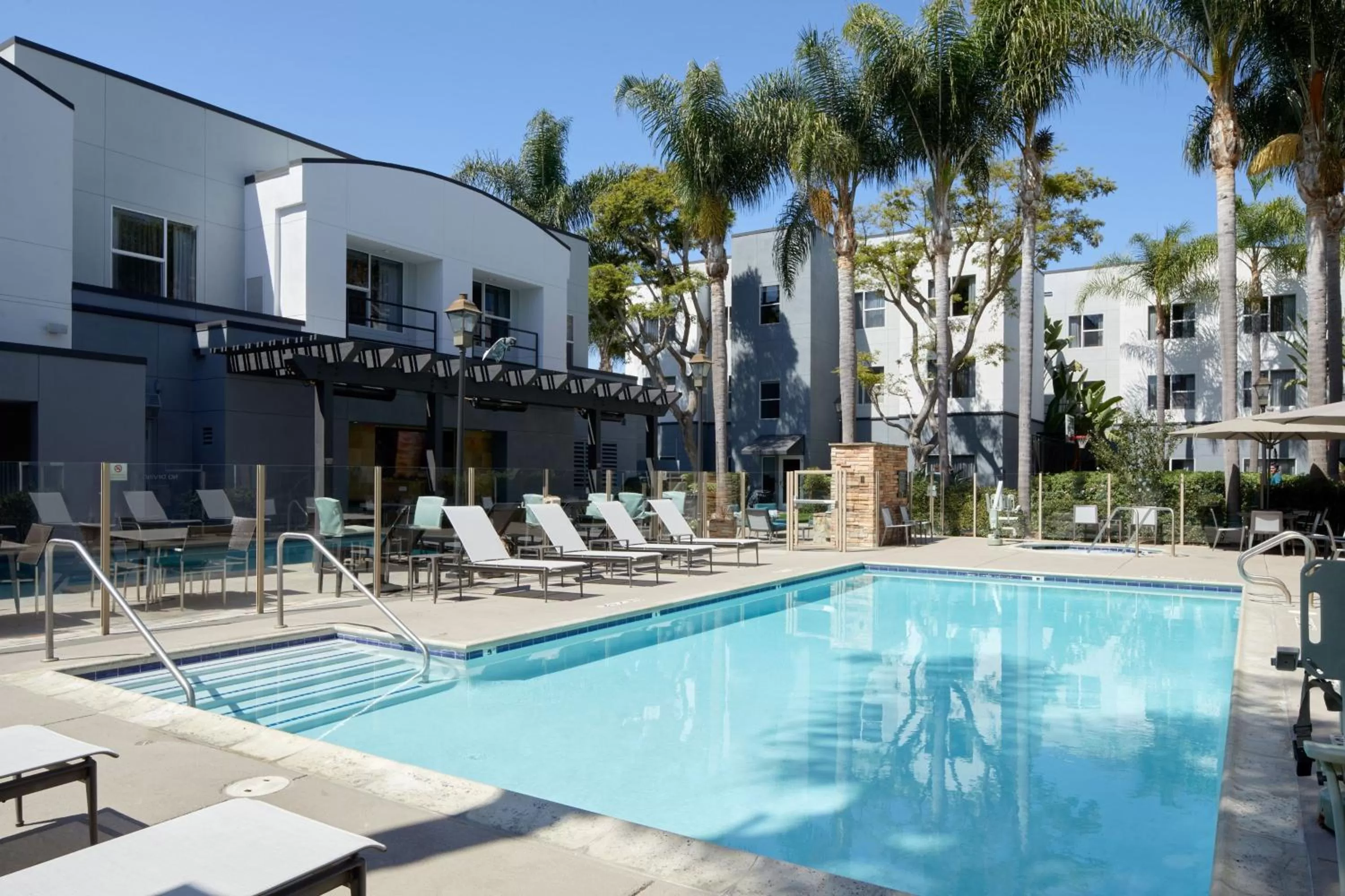 Swimming pool in Residence Inn San Diego Carlsbad