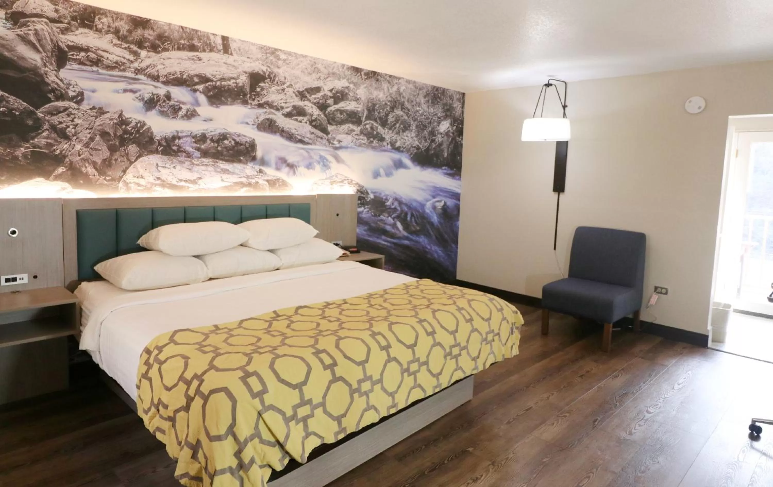 Photo of the whole room, Bed in Baymont by Wyndham Gatlinburg On The River