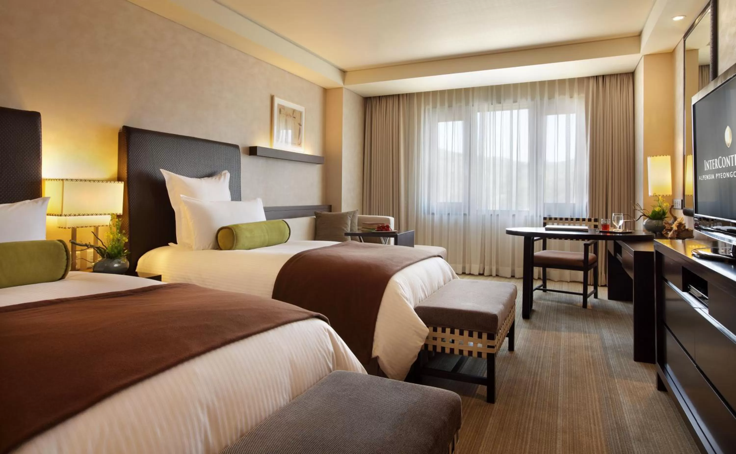 Photo of the whole room, Bed in Intercontinental Alpensia Pyeongchang Resort by IHG