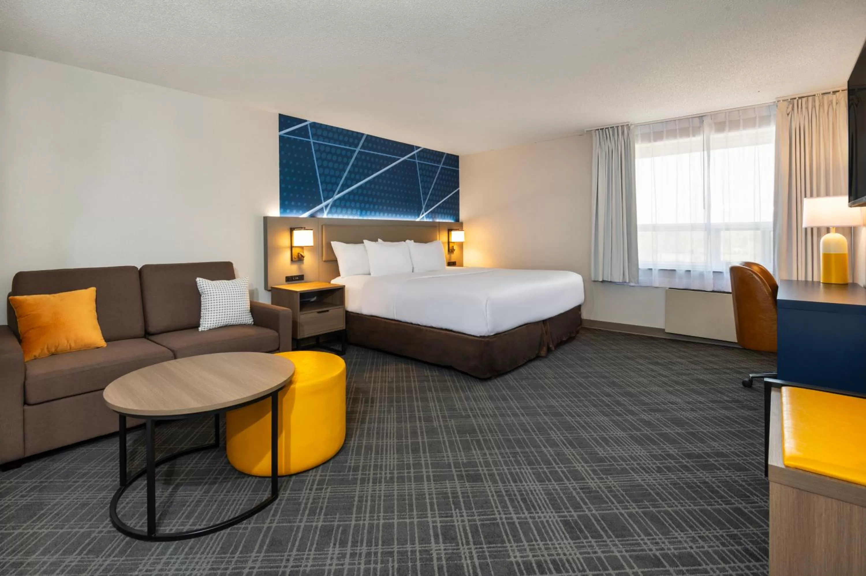 Seating area, Bed in Comfort Inn & Suites