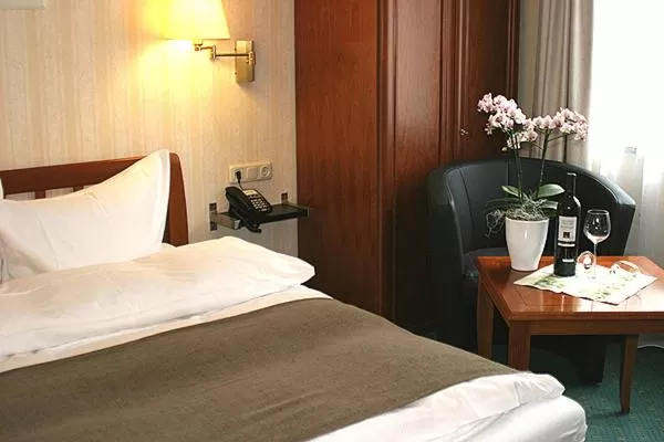 Bed in Hotel Doberaner Hof