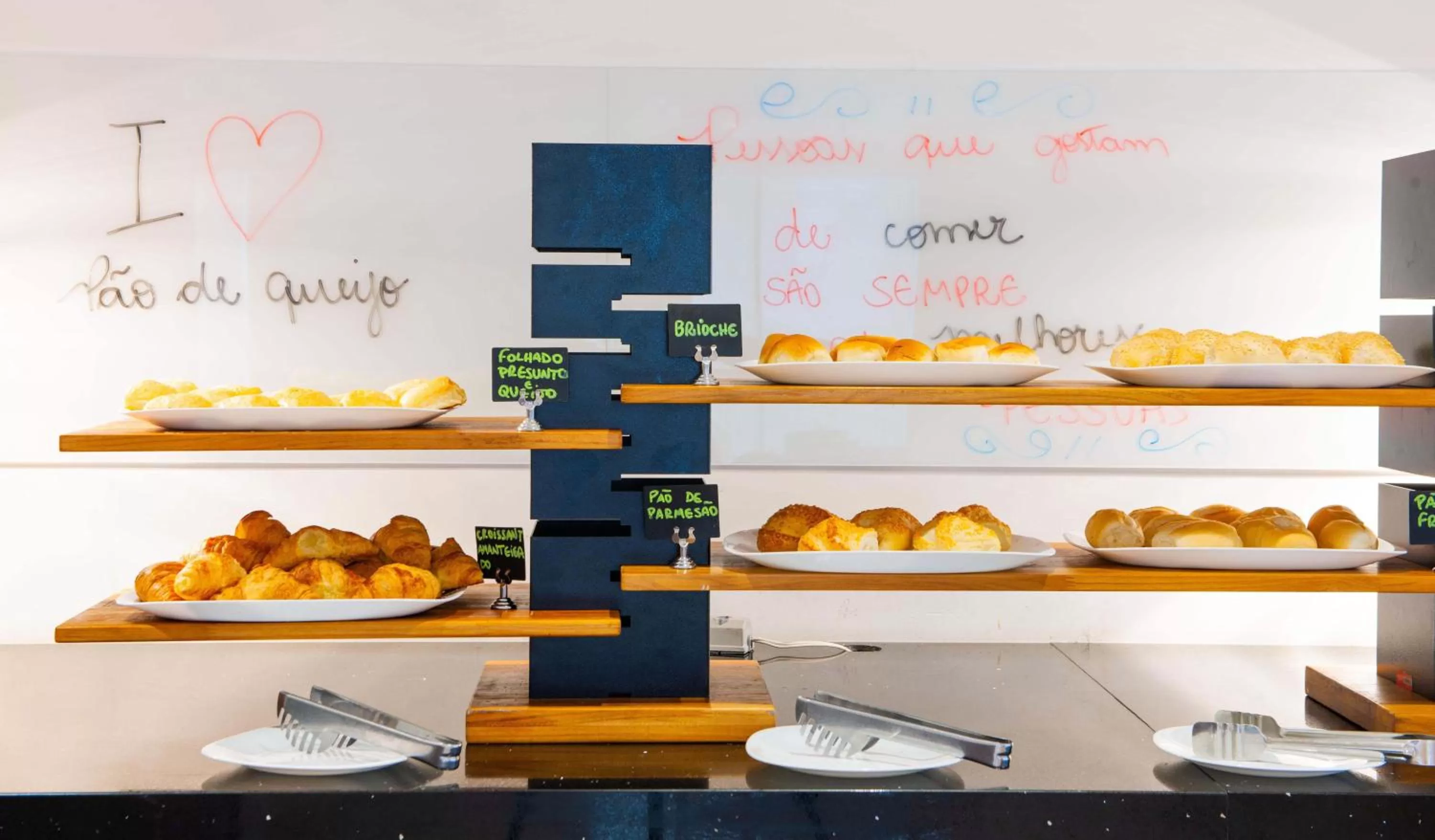 Food and drinks in Ramada Encore by Wyndham São Paulo Osasco