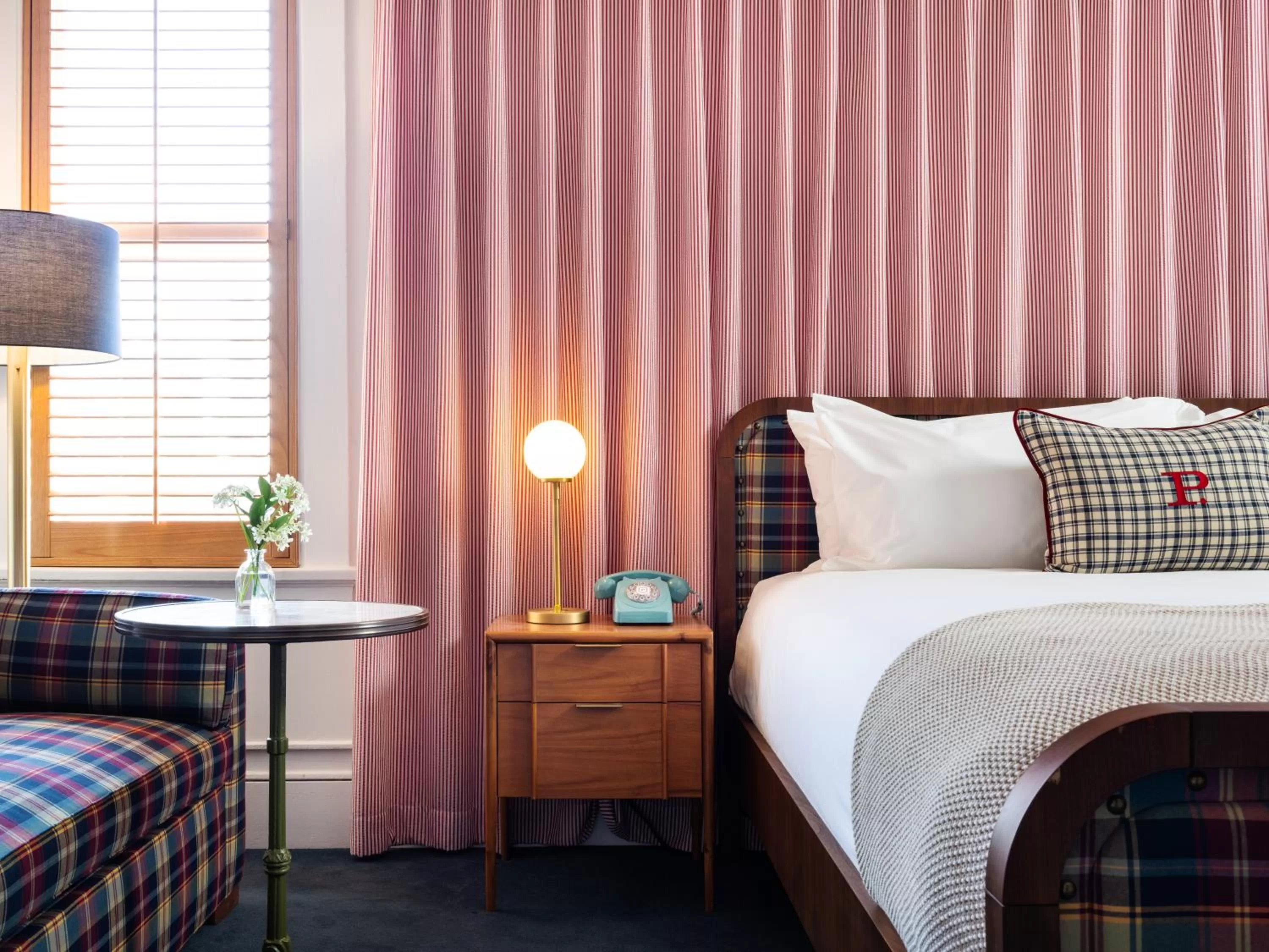 Bed in Palihotel San Diego Gaslamp Quarter