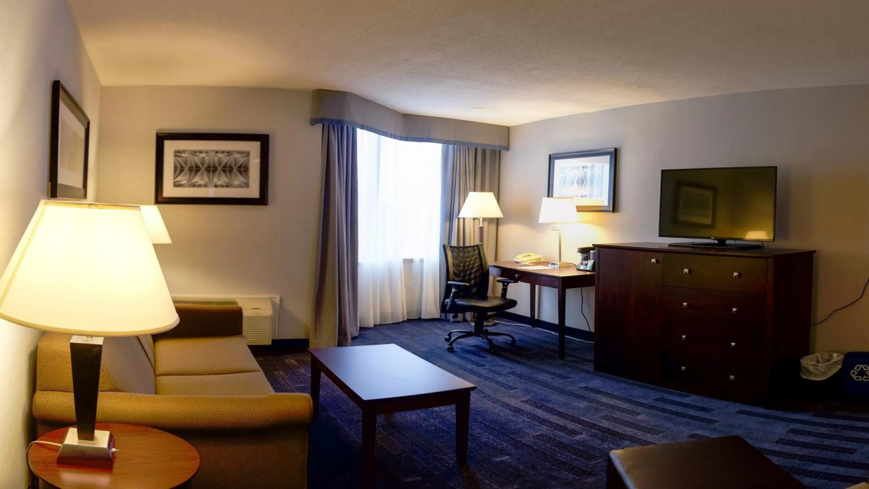 Photo of the whole room in Holiday Inn Ottawa East by IHG