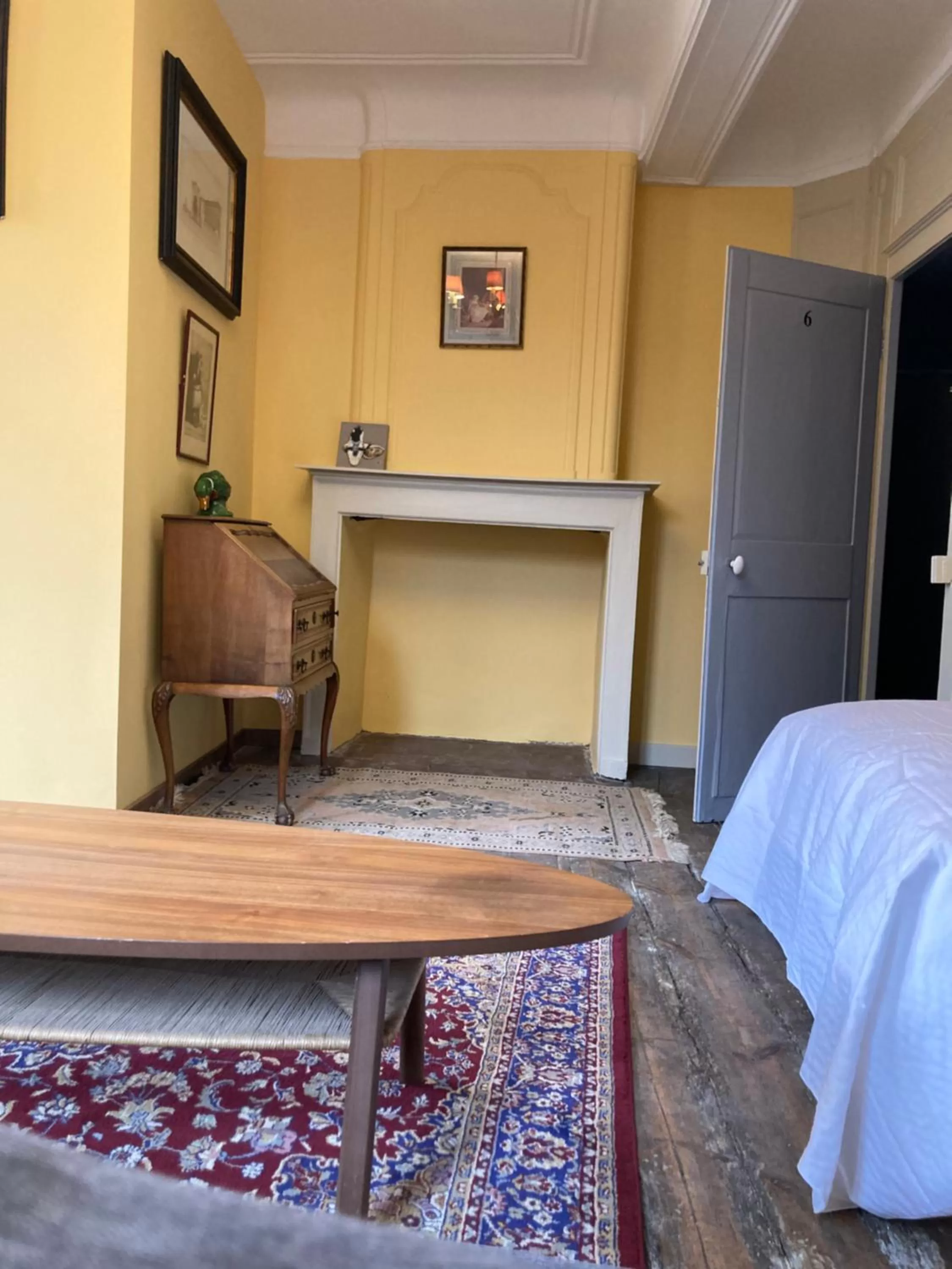 TV/Entertainment Center in au 33 chambres d'hôtes