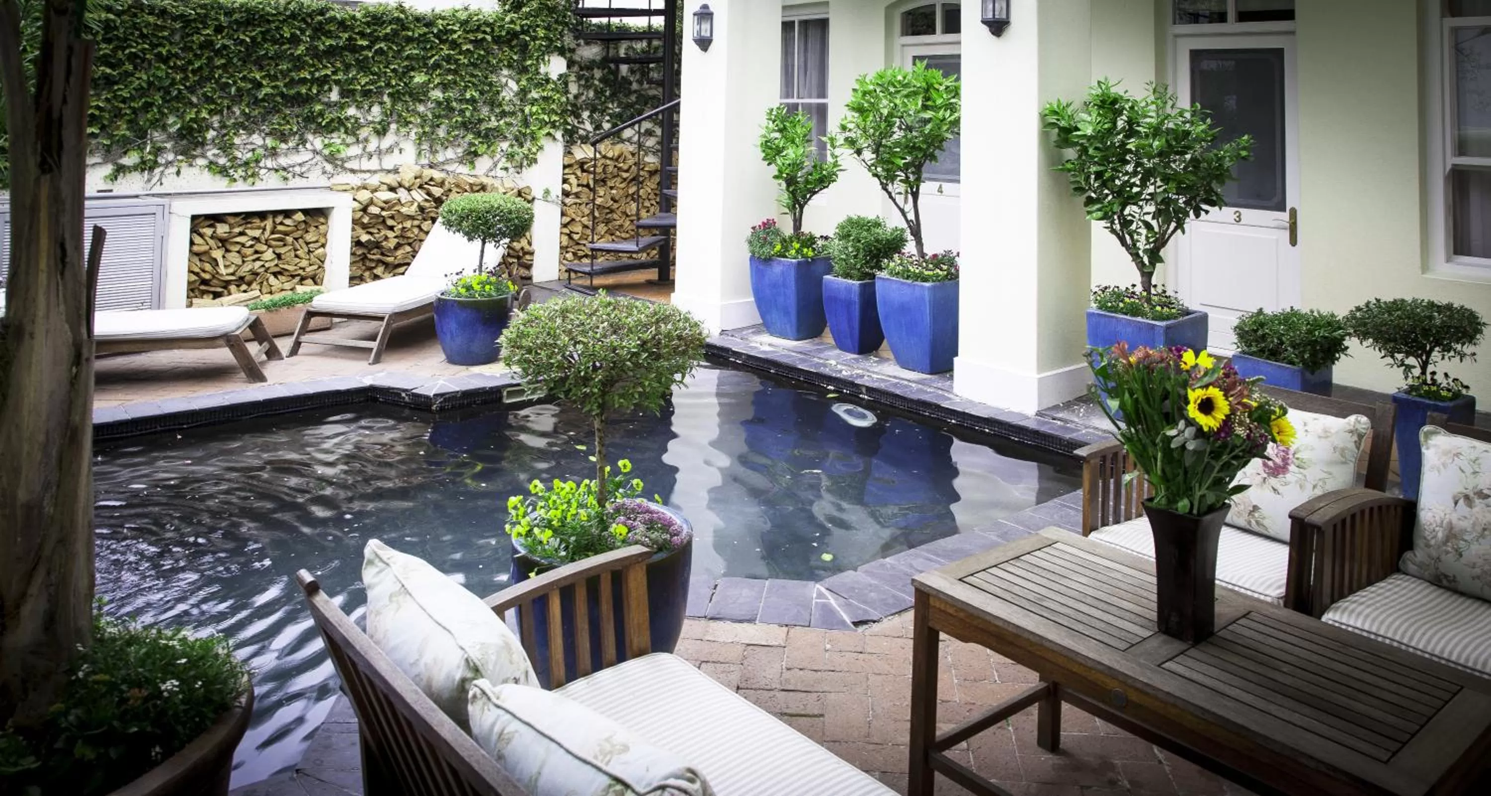 Swimming pool in Eendracht Hotel