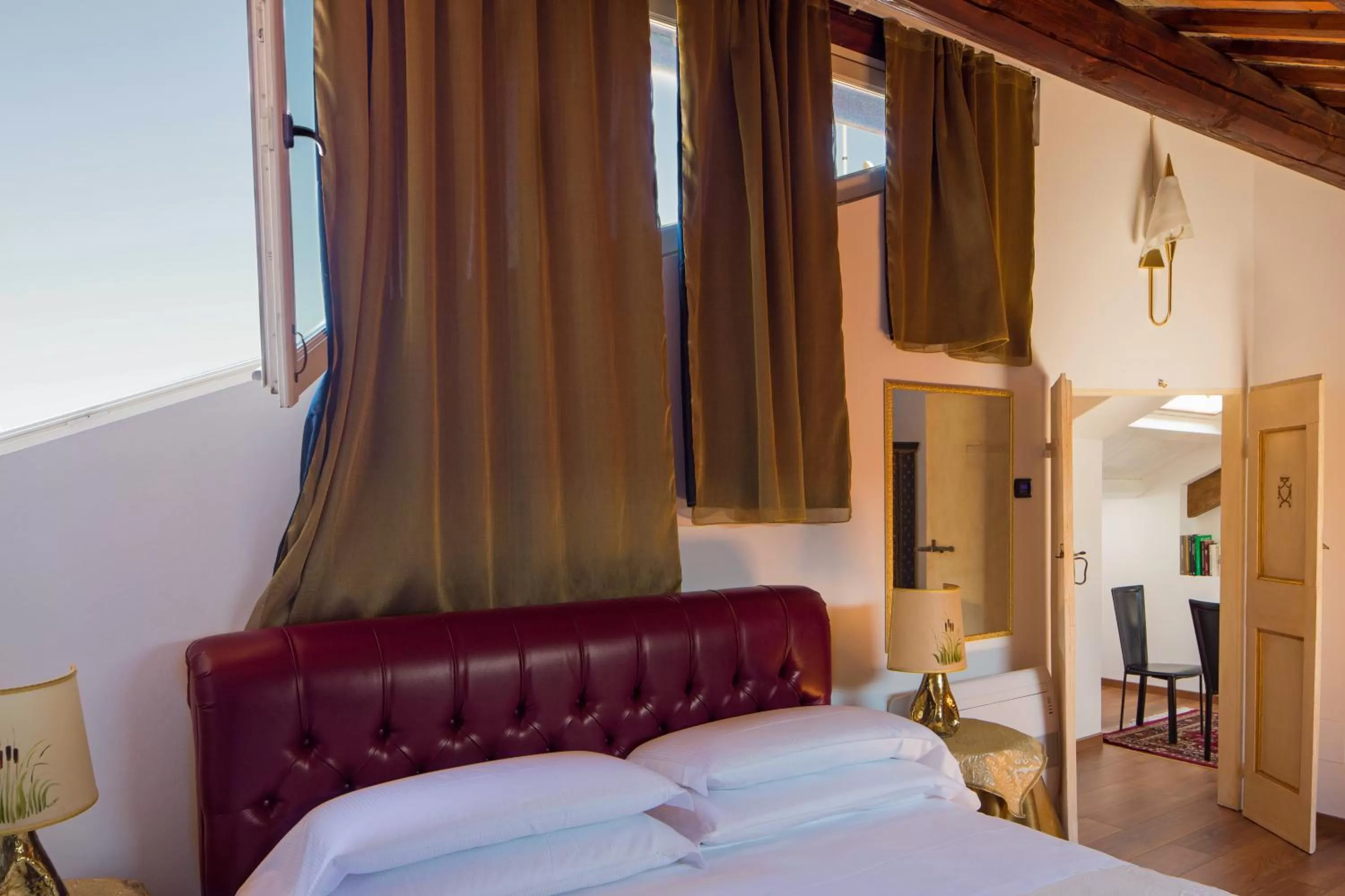 Photo of the whole room, Bed in Palazzo Rotati