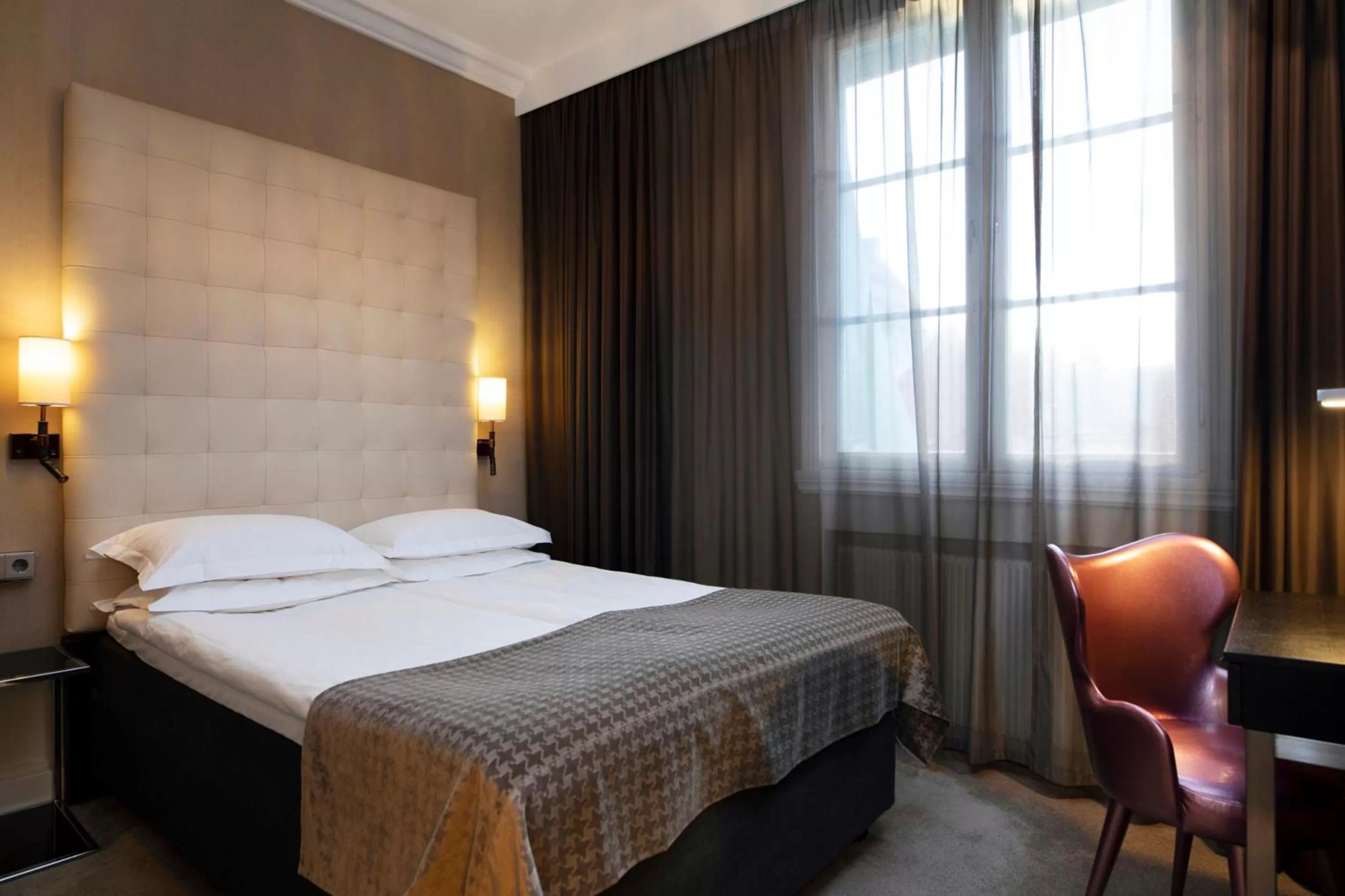 Bed in Elite Plaza Hotel