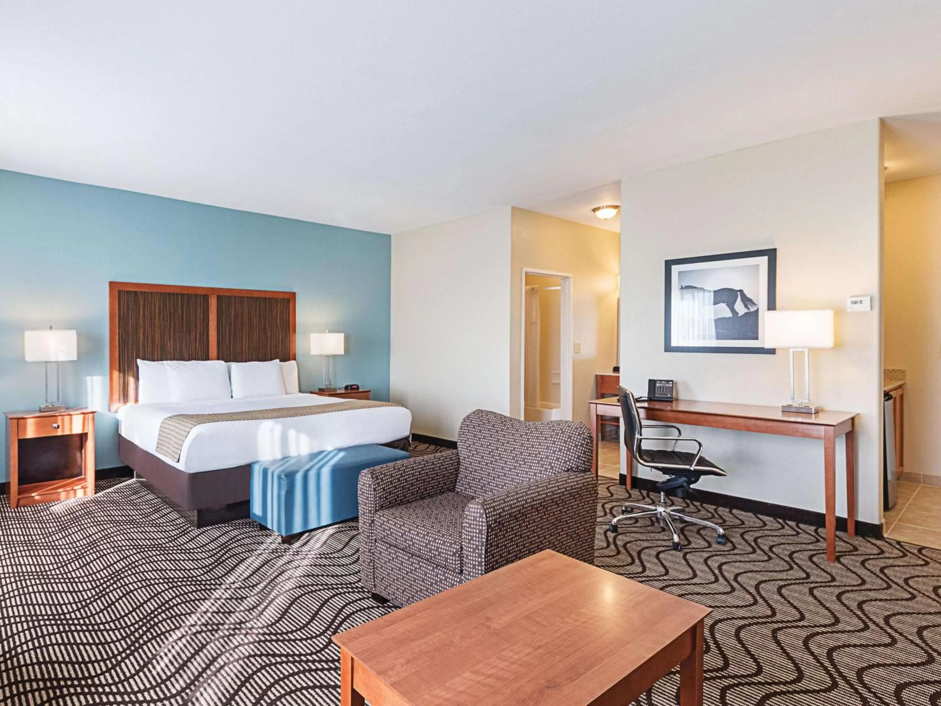 Photo of the whole room in La Quinta by Wyndham Mathis