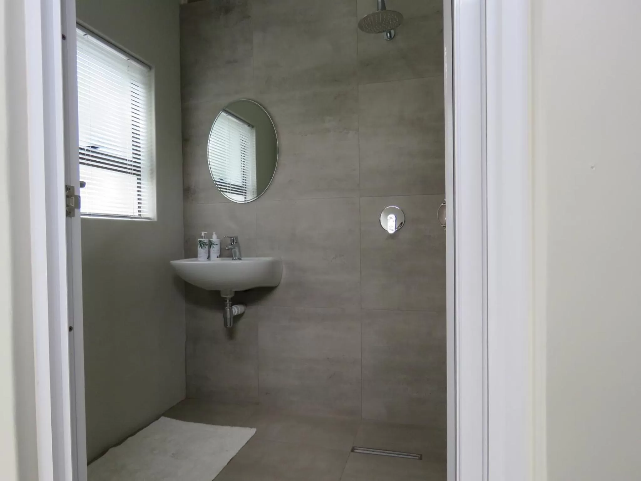 Bathroom in Jedidja Bed and Breakfast