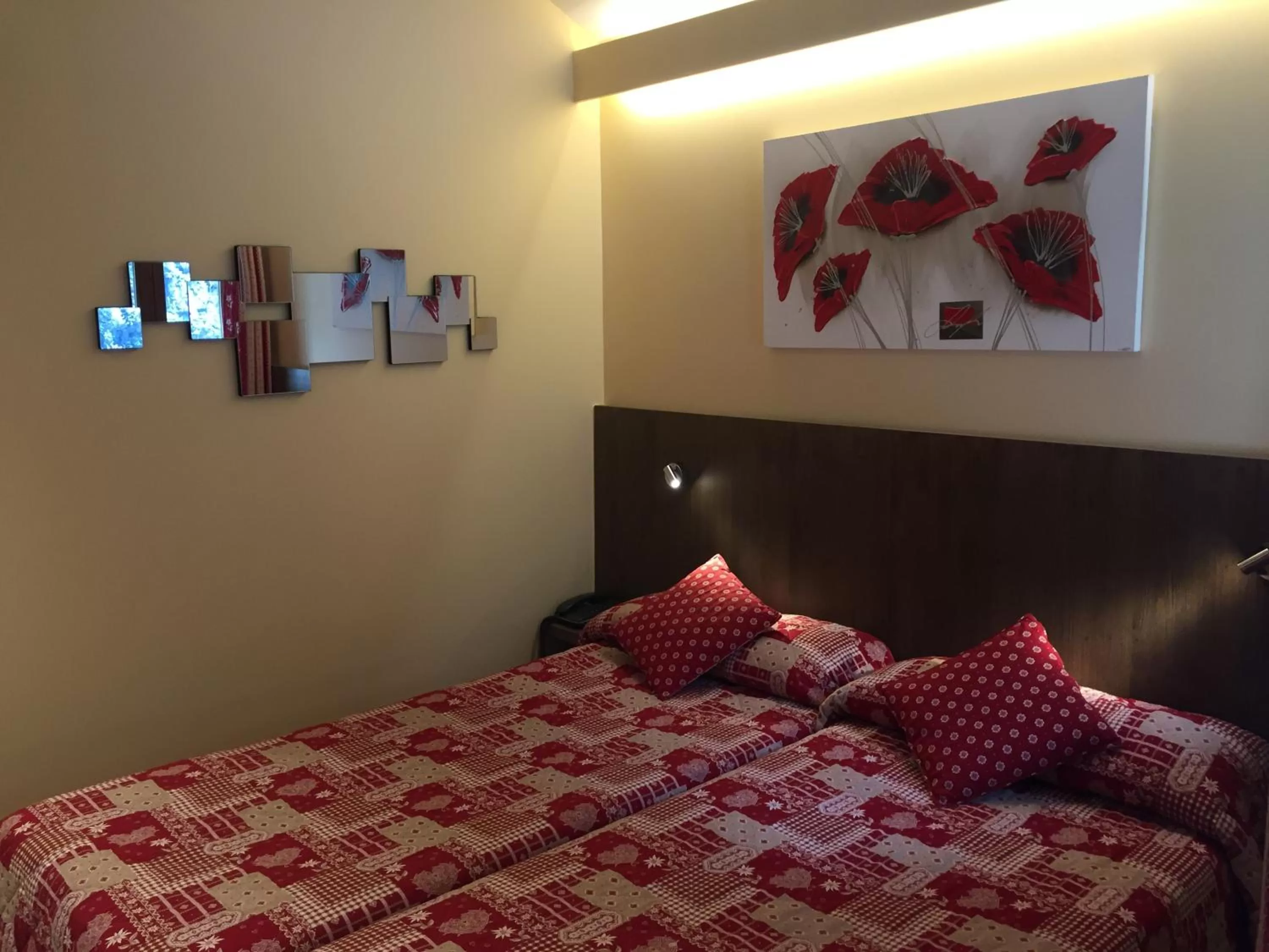 Bedroom, Bed in Hotel L’Ermita B&B