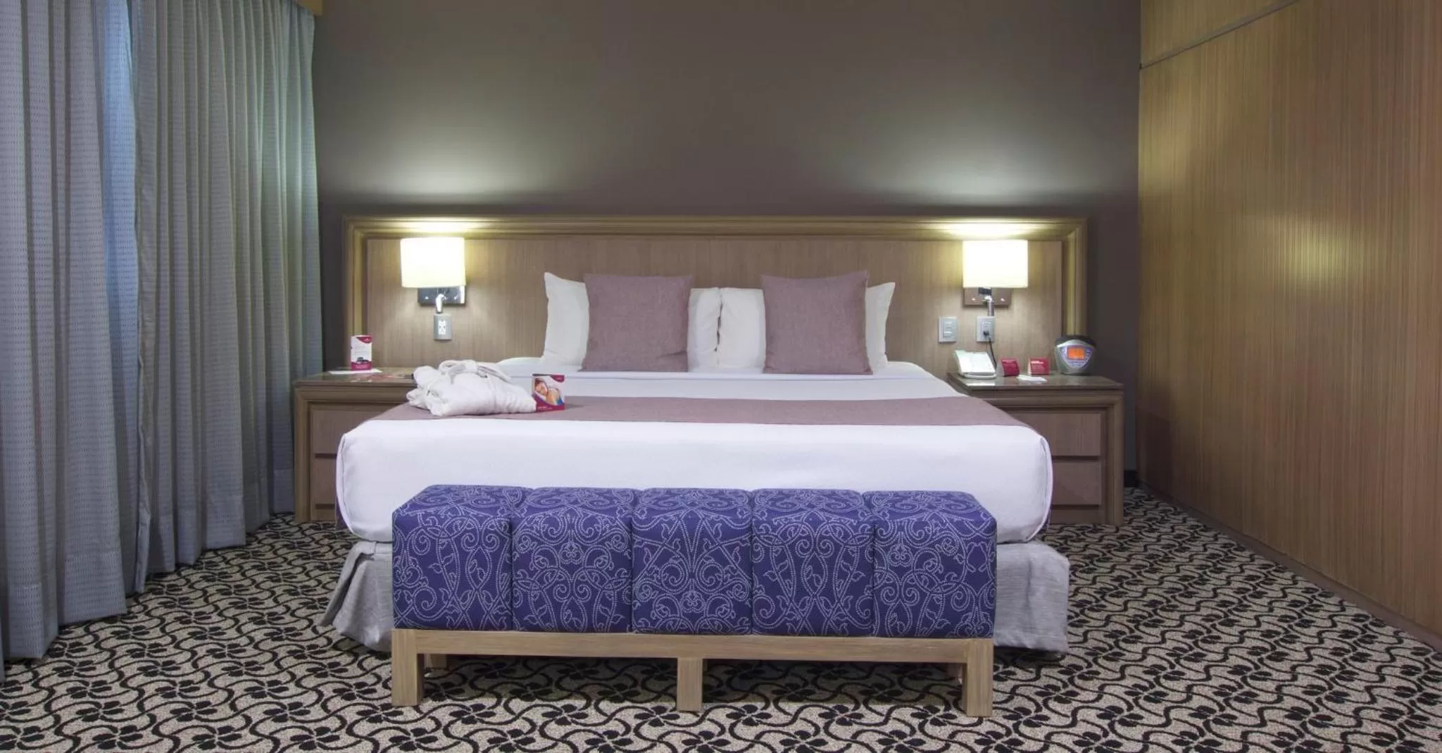 Photo of the whole room, Bed in Crowne Plaza Hotel Mexico City North-Tlalnepantla, an IHG Hotel