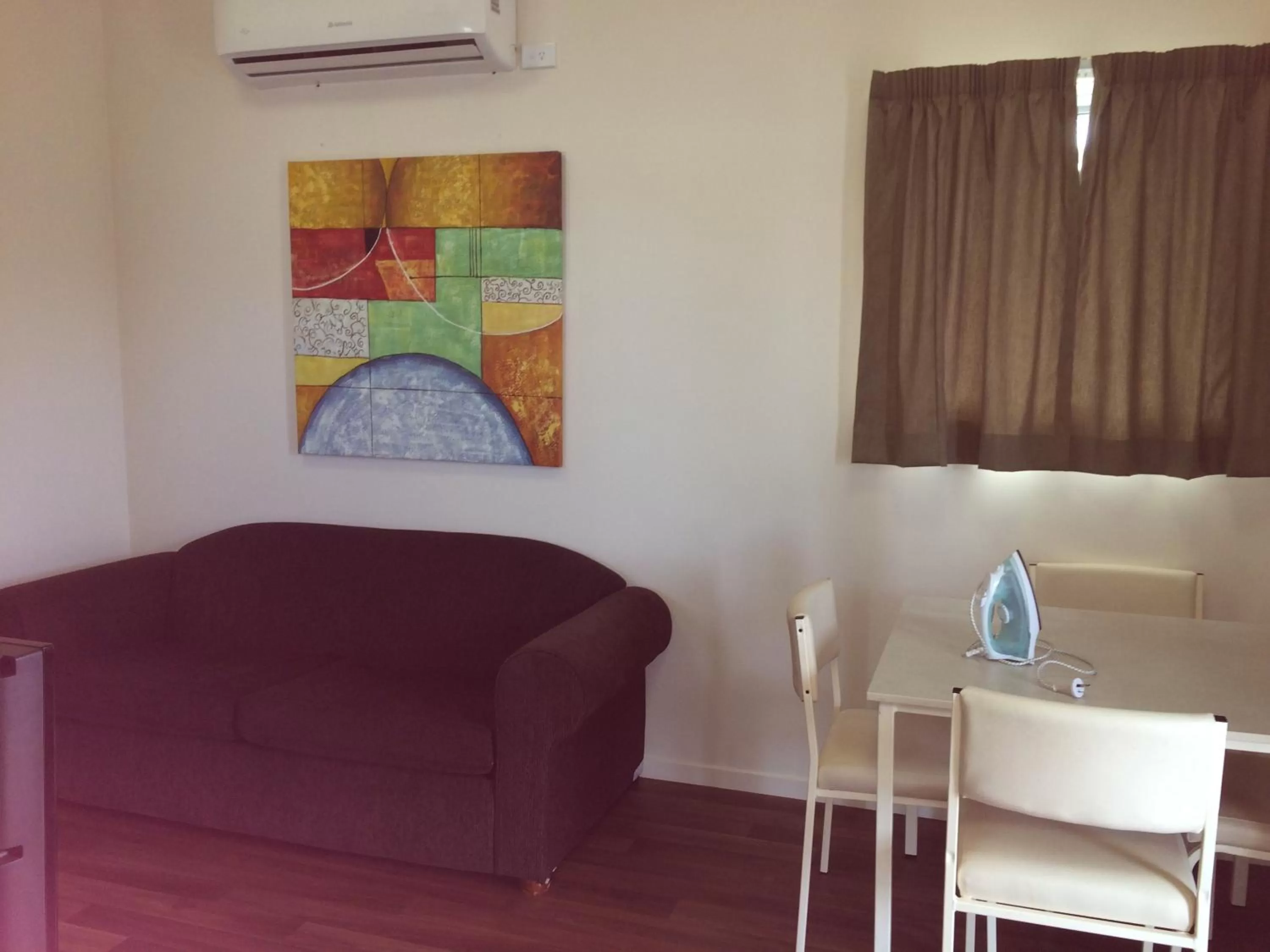 Seating area in Peace Resorts - Jervis Bay Holiday Cabins in Sussex Inlet