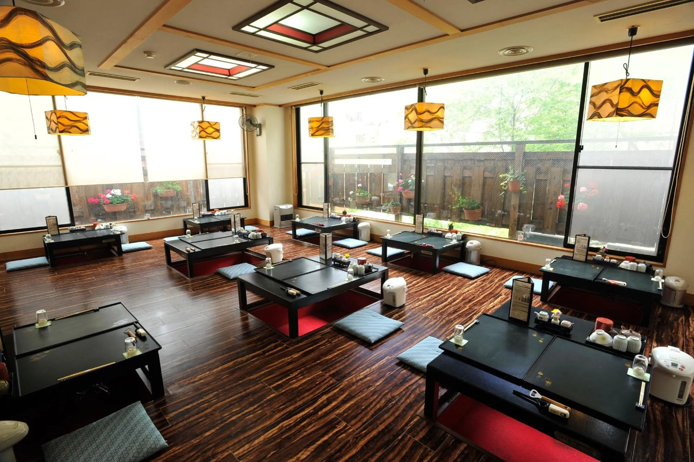 On-site shops in Yumoto Itaya