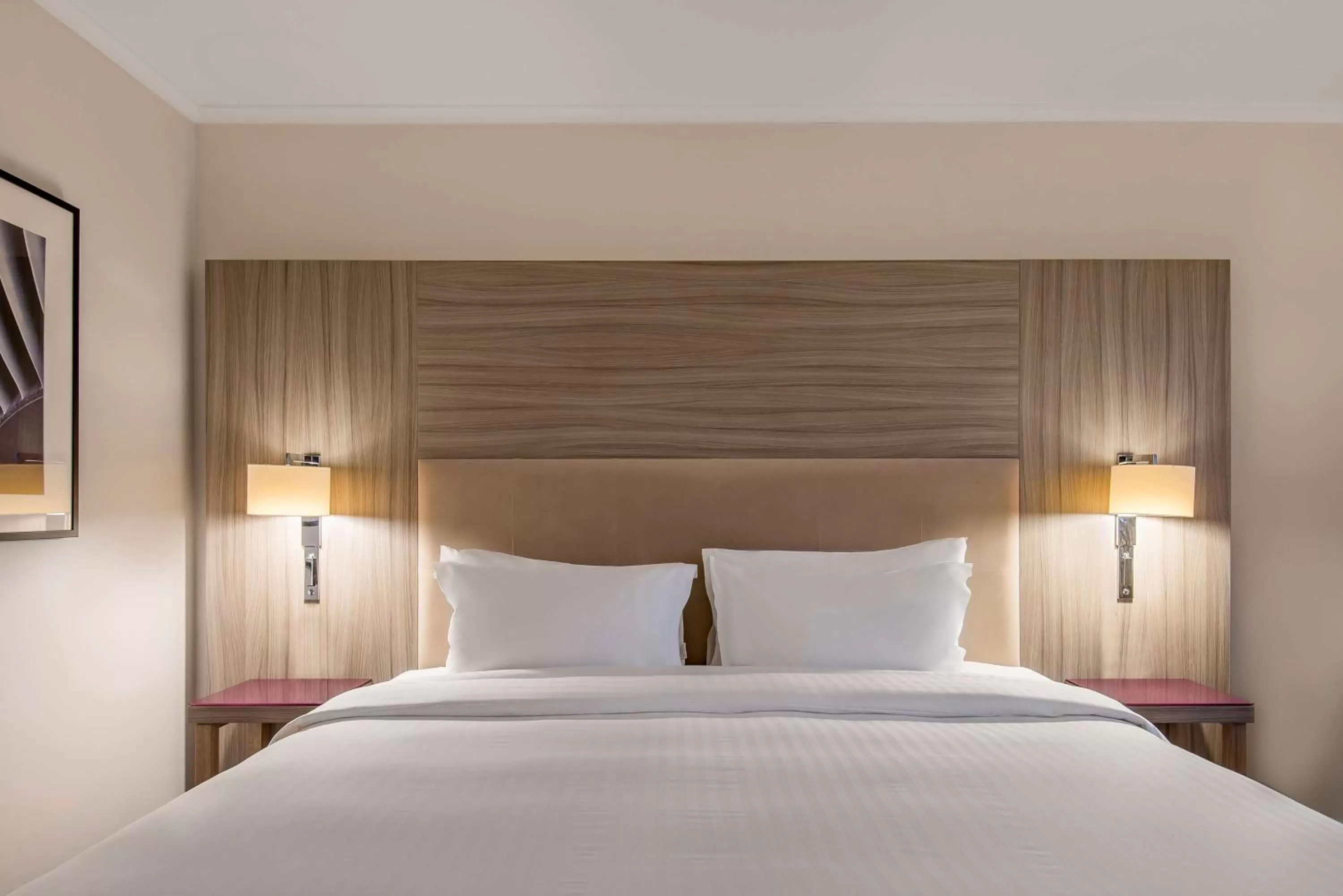 Bed in Radisson Blu Manchester Airport