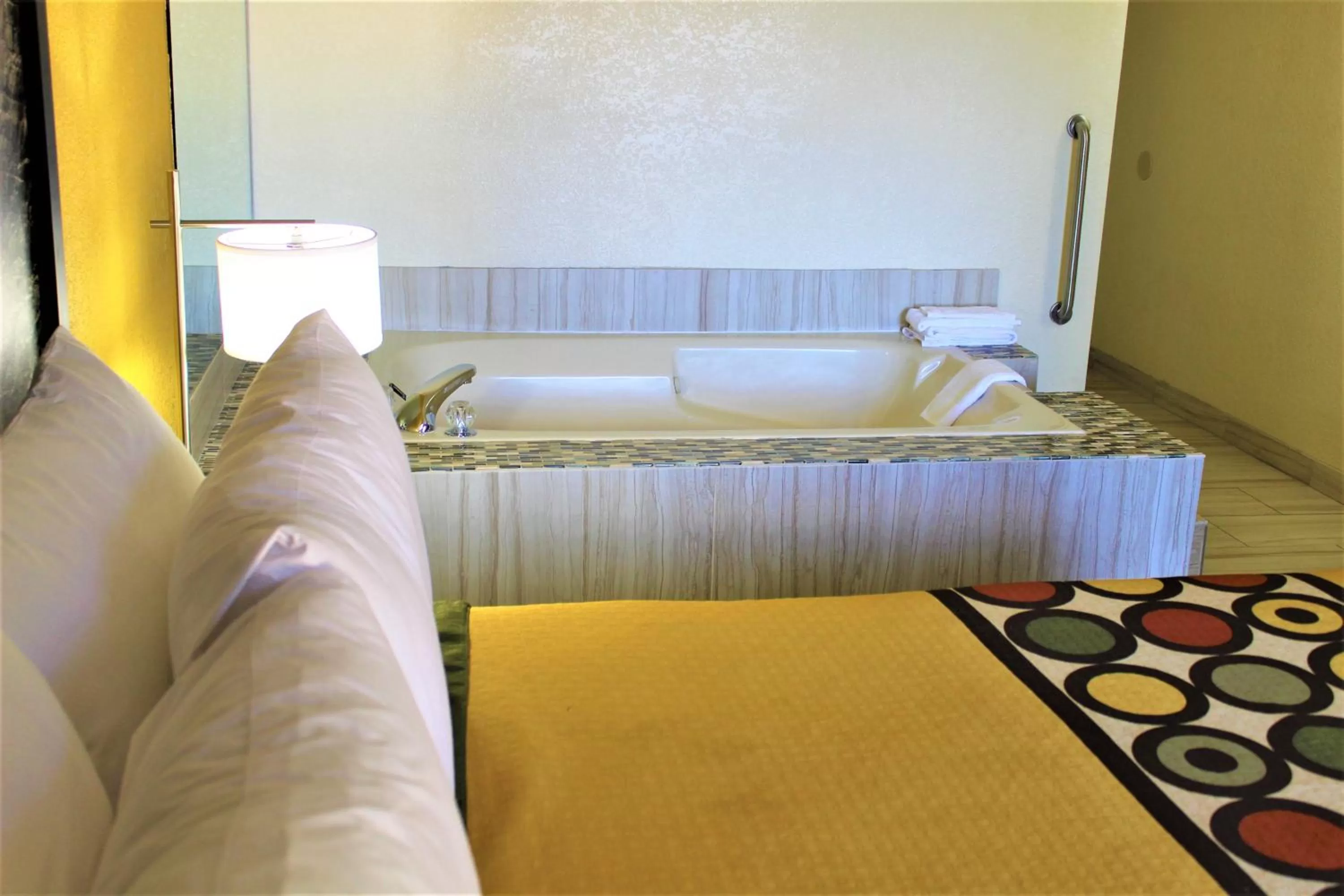 Bedroom, Bed in Super 8 by Wyndham Ft Stockton