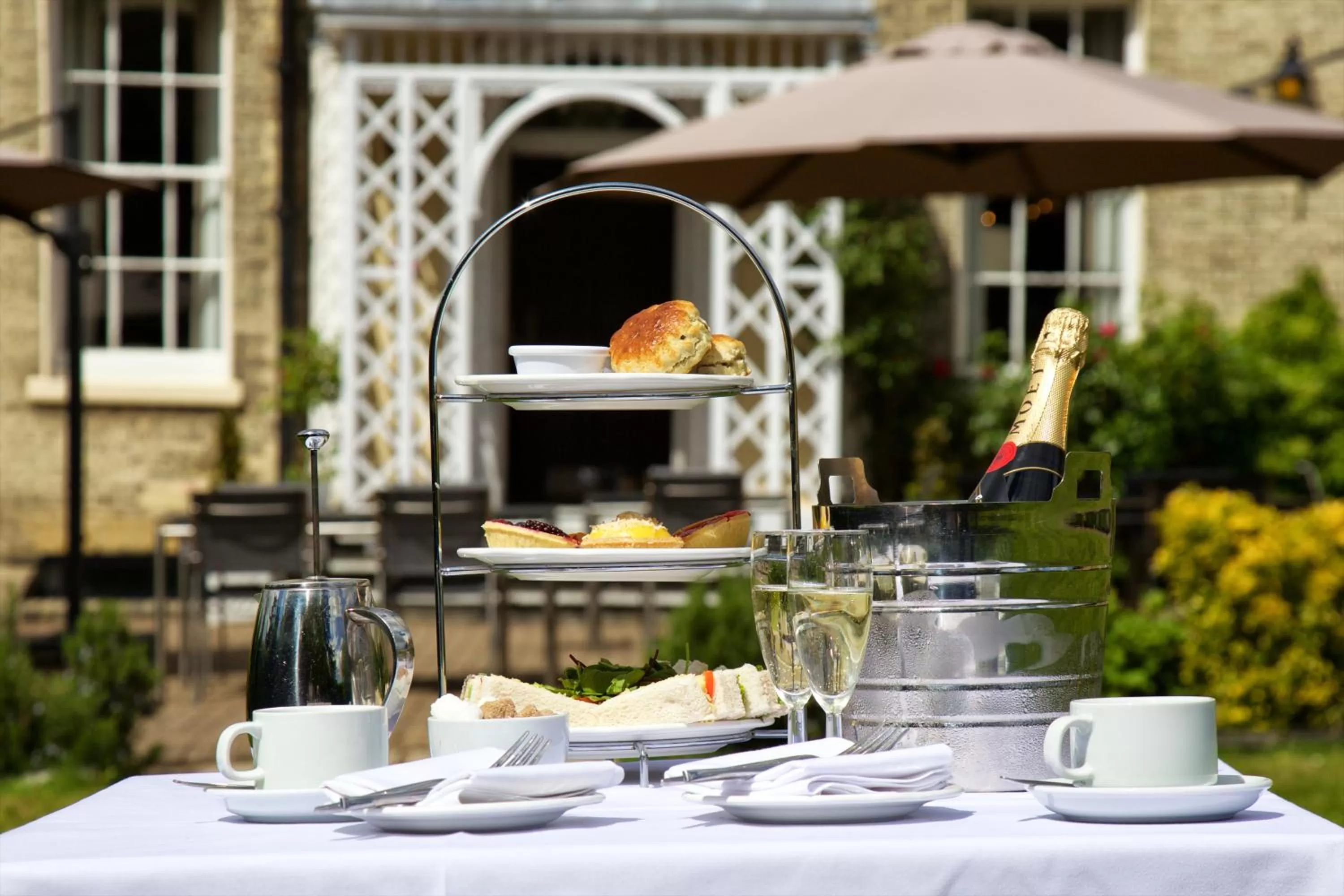 Facade/entrance in London Chigwell Prince Regent Hotel, BW Signature Collection