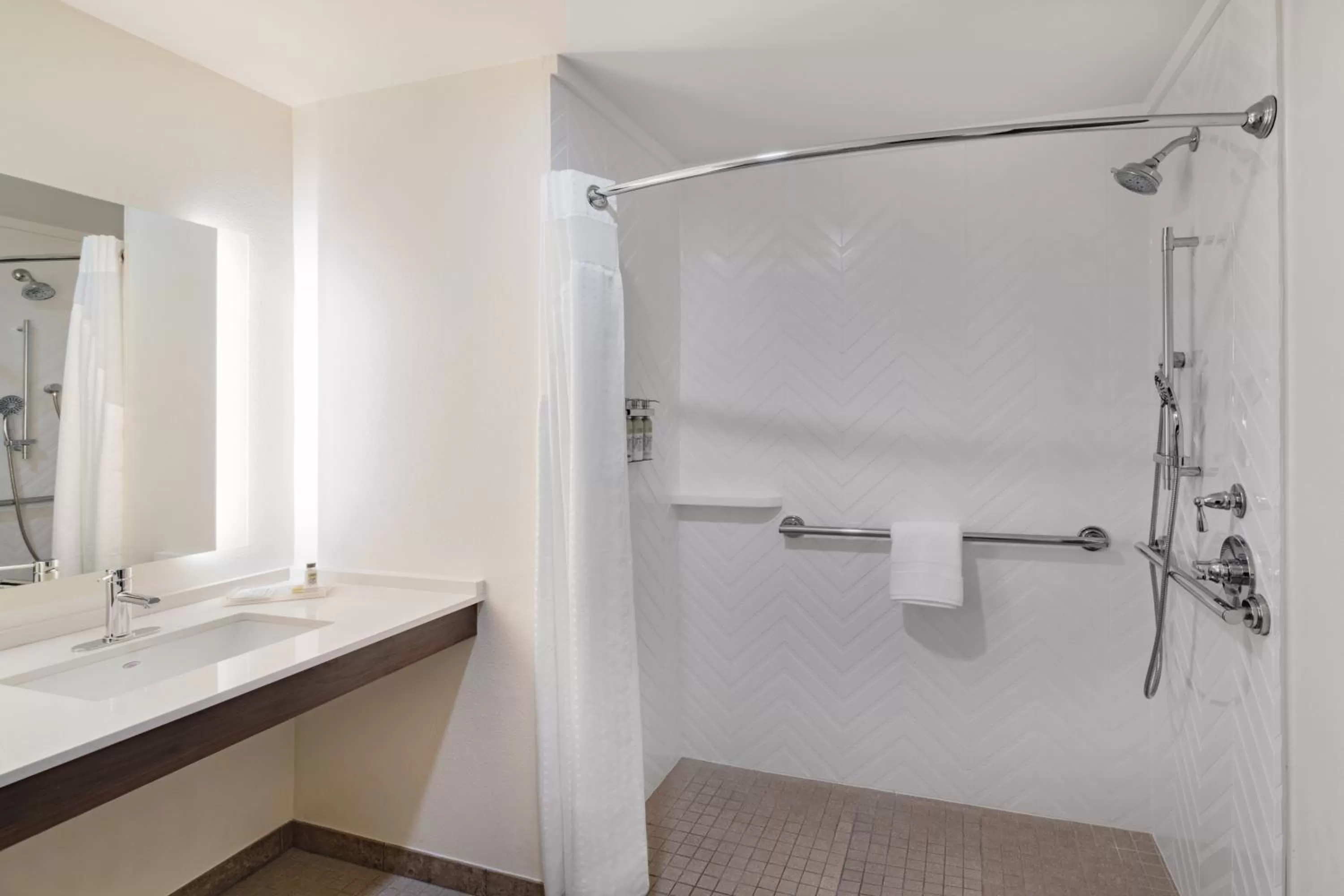 King Room - Mobility Access/Roll in Shower - Non-Smoking in Holiday Inn Southaven Central - Memphis, an IHG Hotel