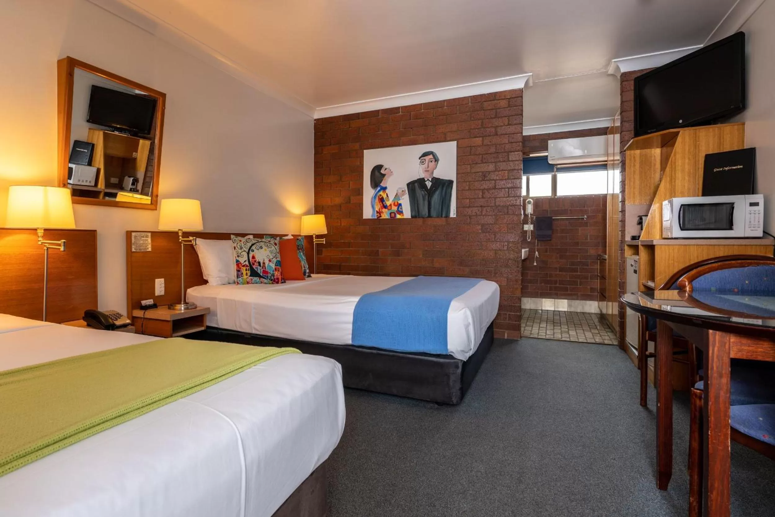 Bed in Country Pathfinder Motor Inn