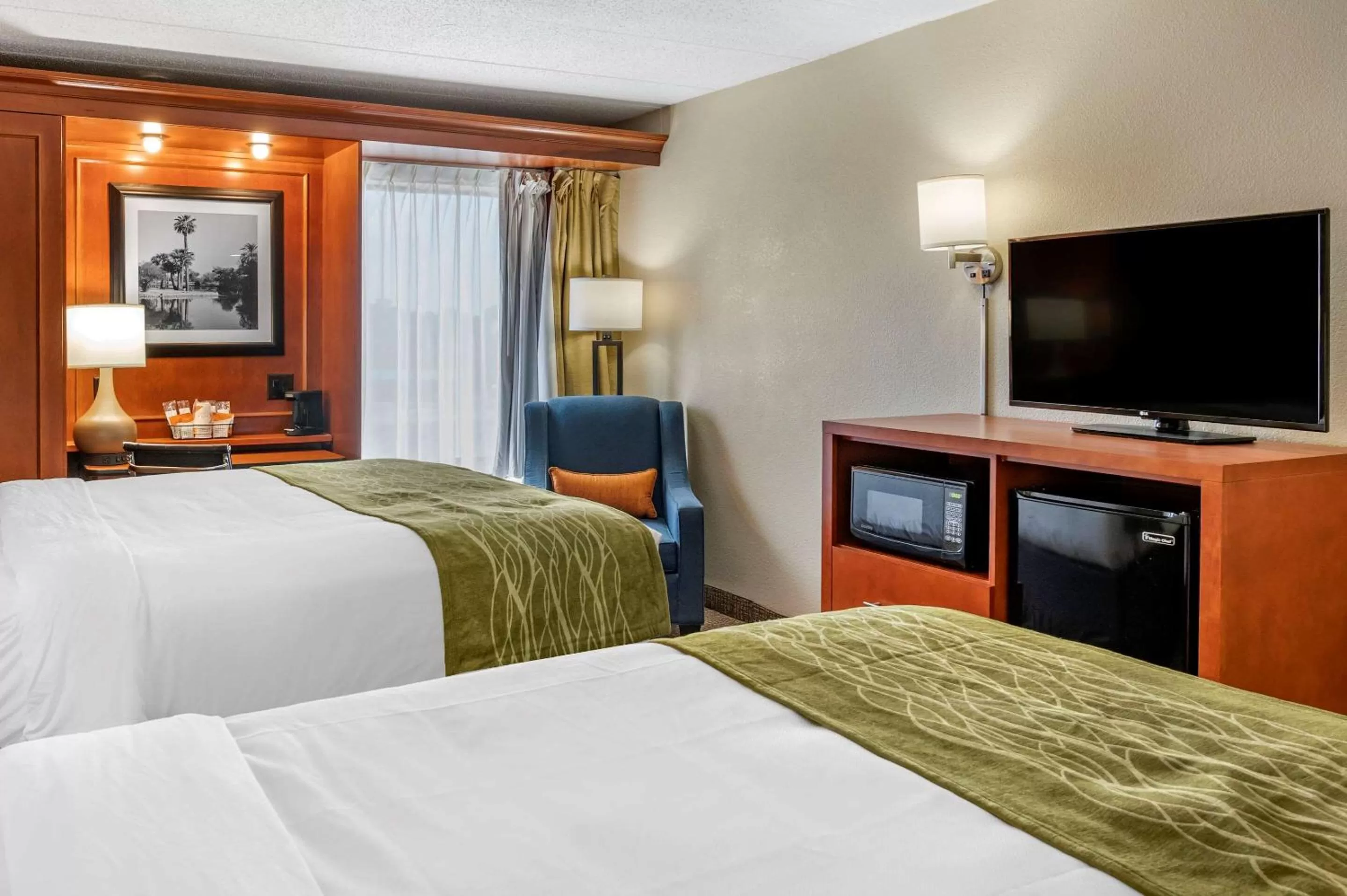 Photo of the whole room, Bed in Comfort Inn Oxford - University Area