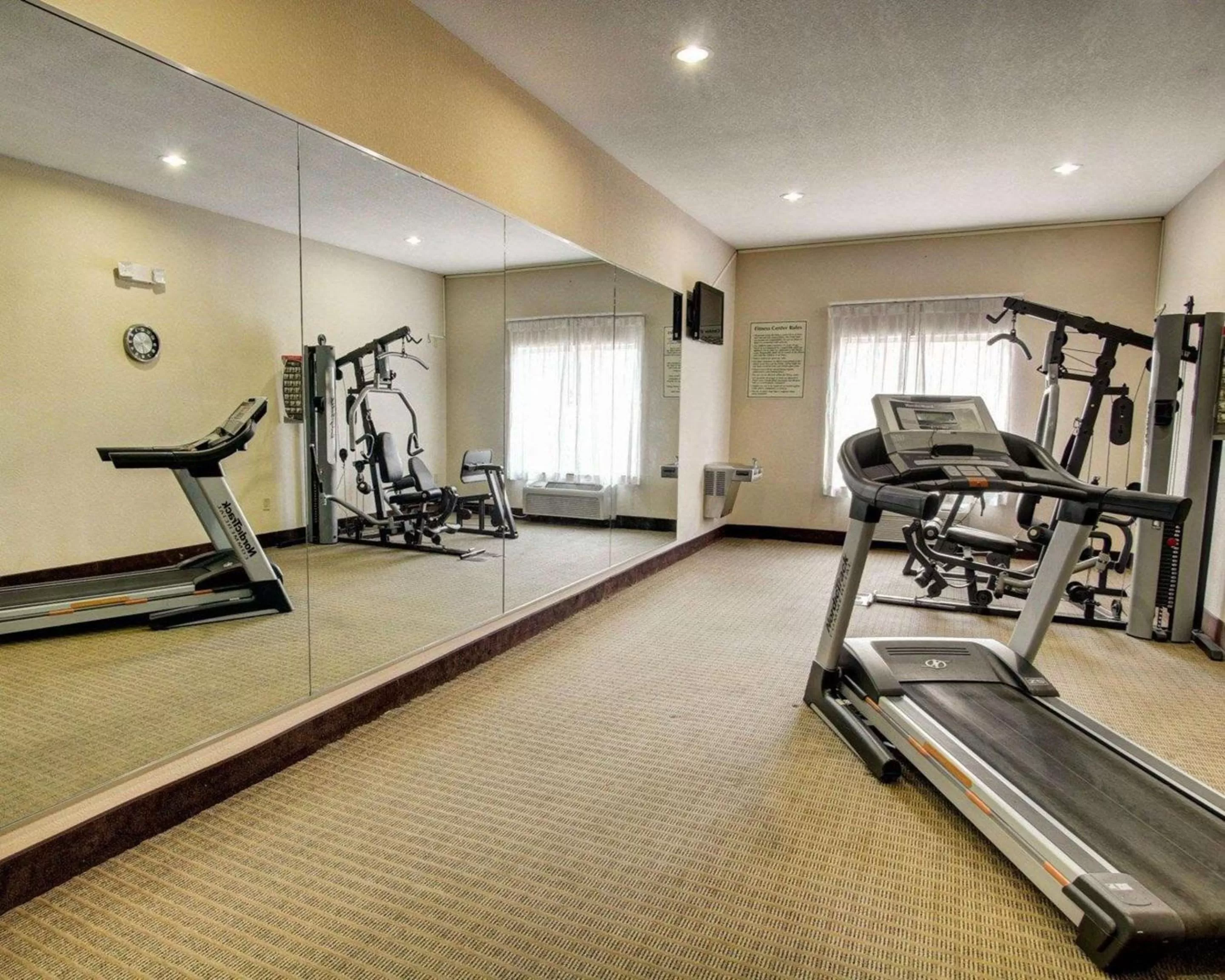 Fitness centre/facilities in Comfort Inn & Suites