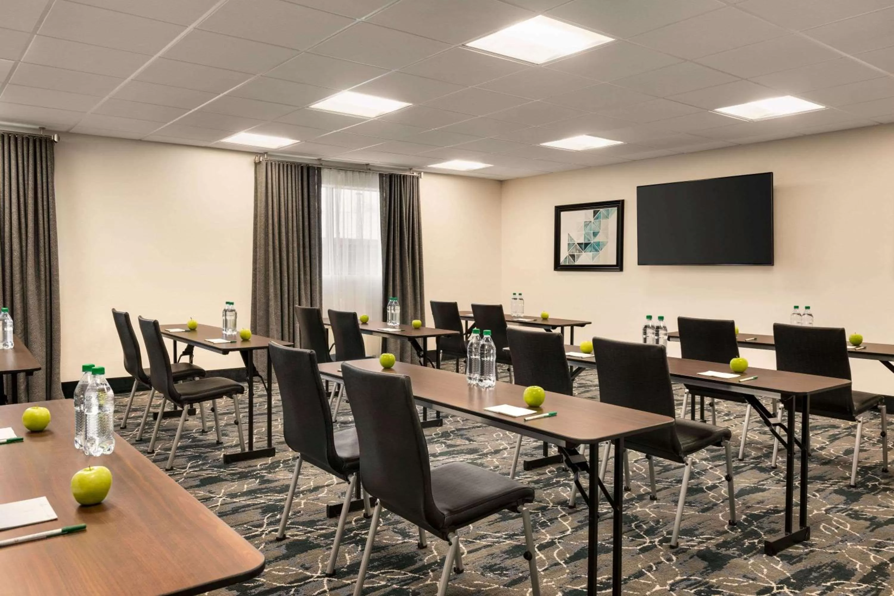 Business facilities in La Quinta by Wyndham San Luis Obispo