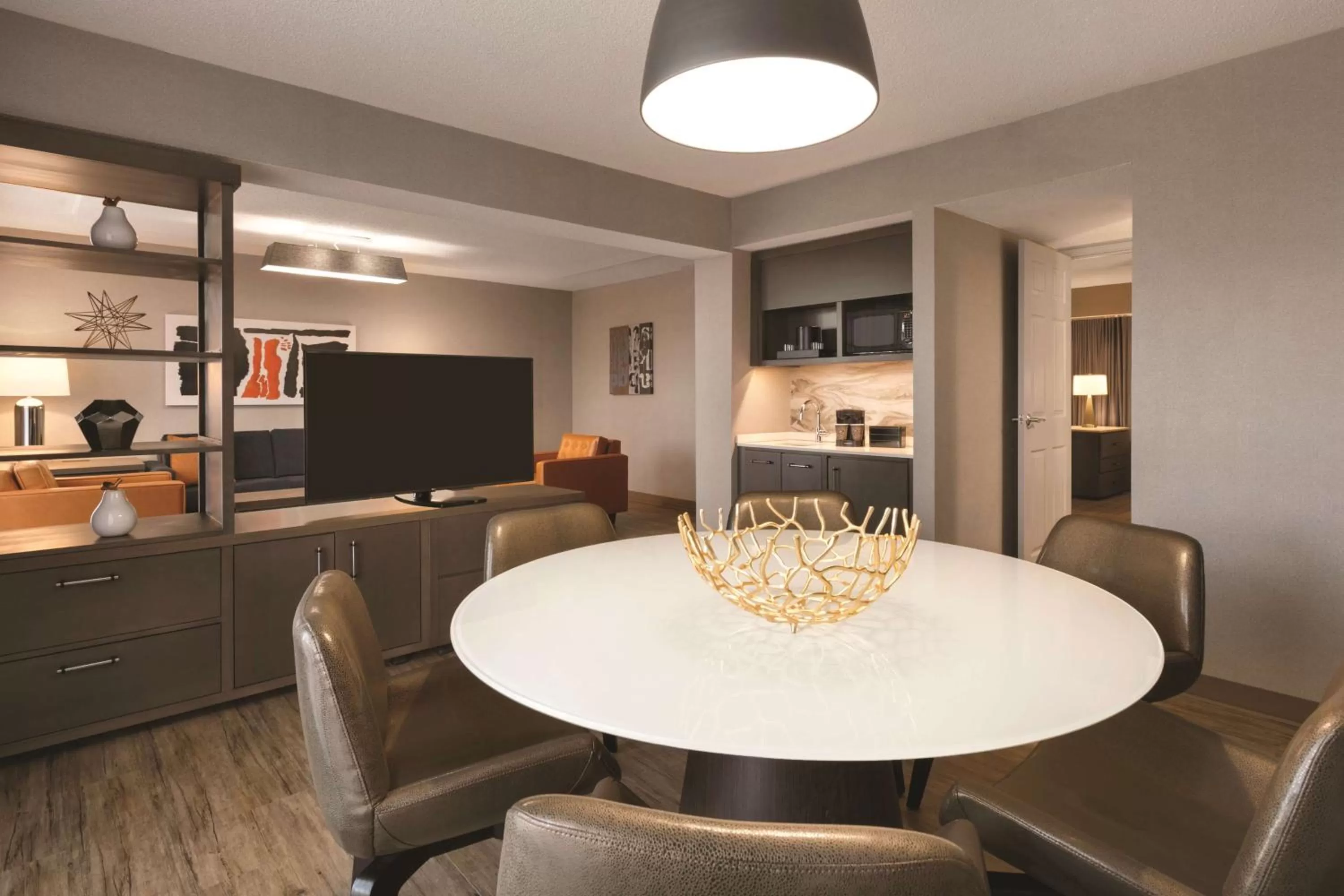 Living room in Embassy Suites by Hilton Richmond