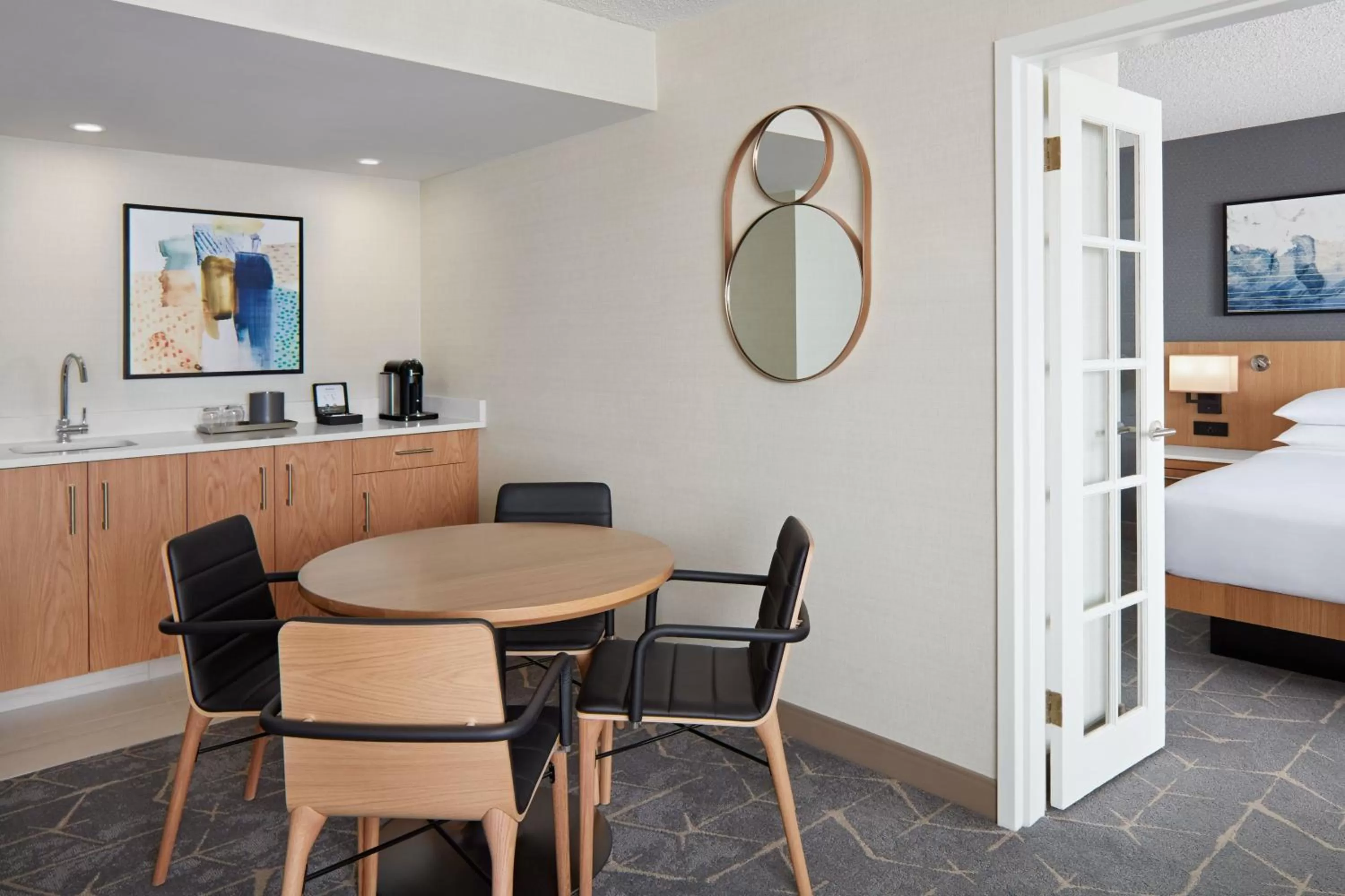 Bedroom, Bed in Delta Hotels Calgary Airport In-Terminal