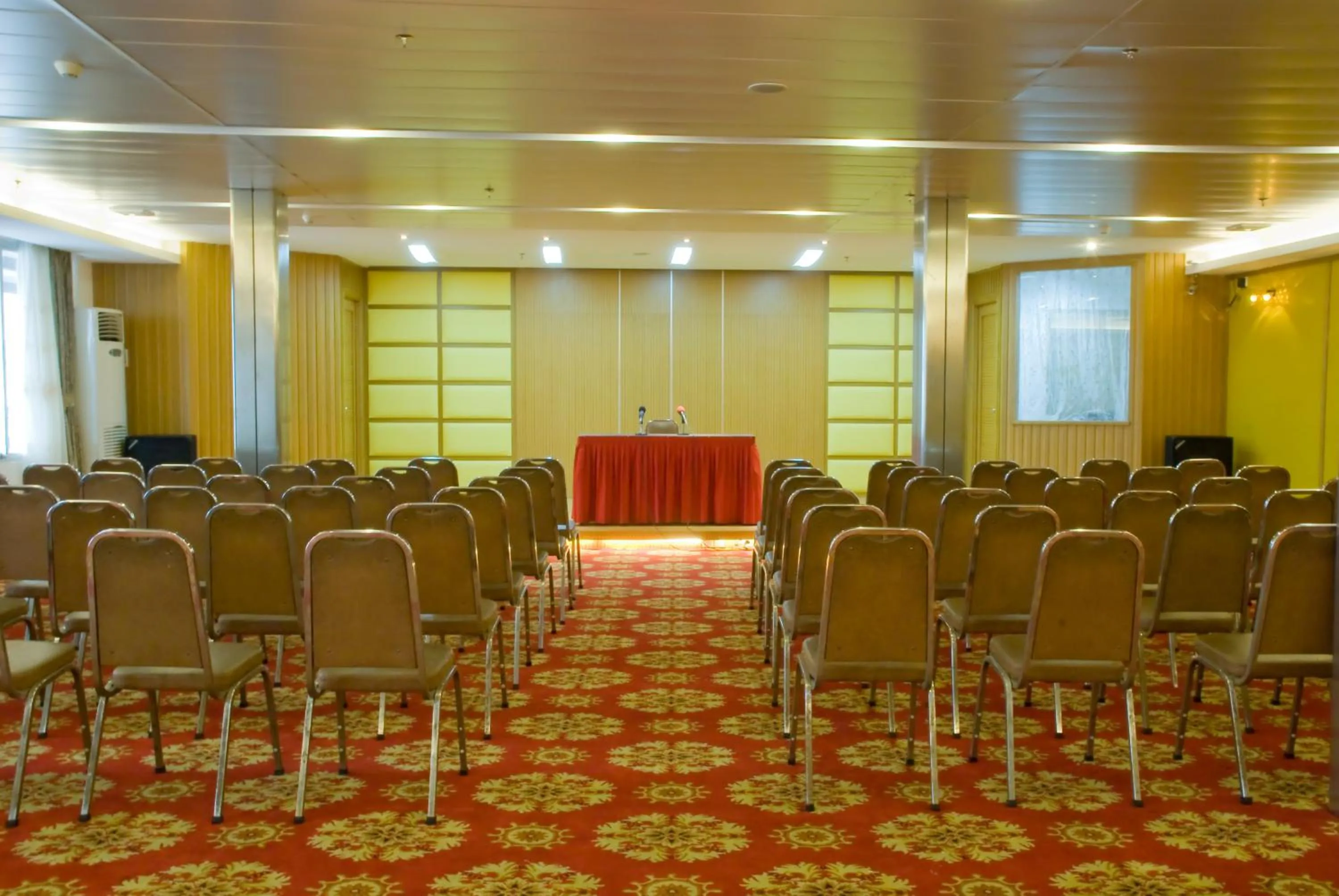 Business facilities in Xinhua Hotel