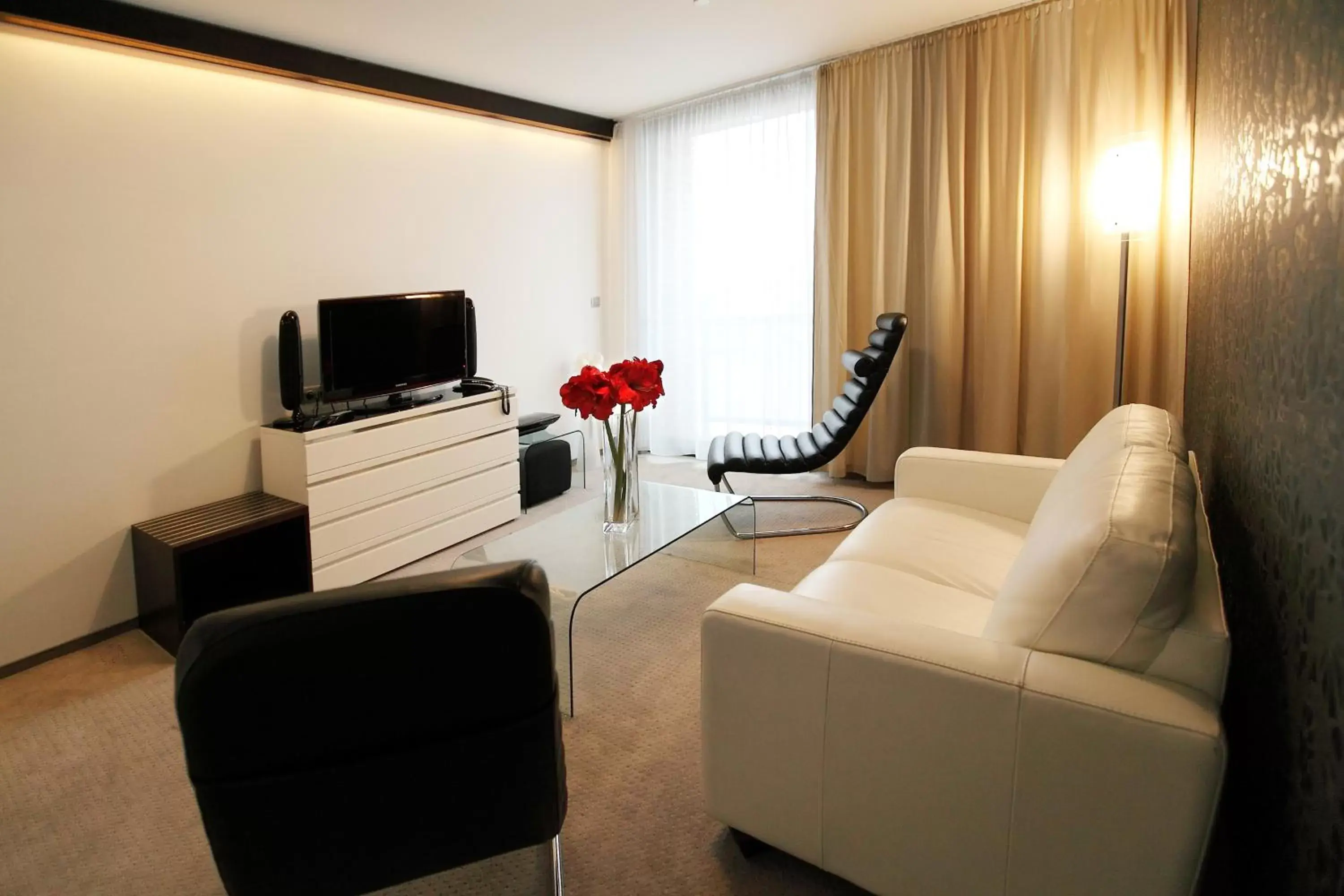 Family Suite with Swimming Pool Access in Hotel Dolphin - Adult friendly Family Suite with Swimming Pool Access in Hotel Dolphin - Adult friendly