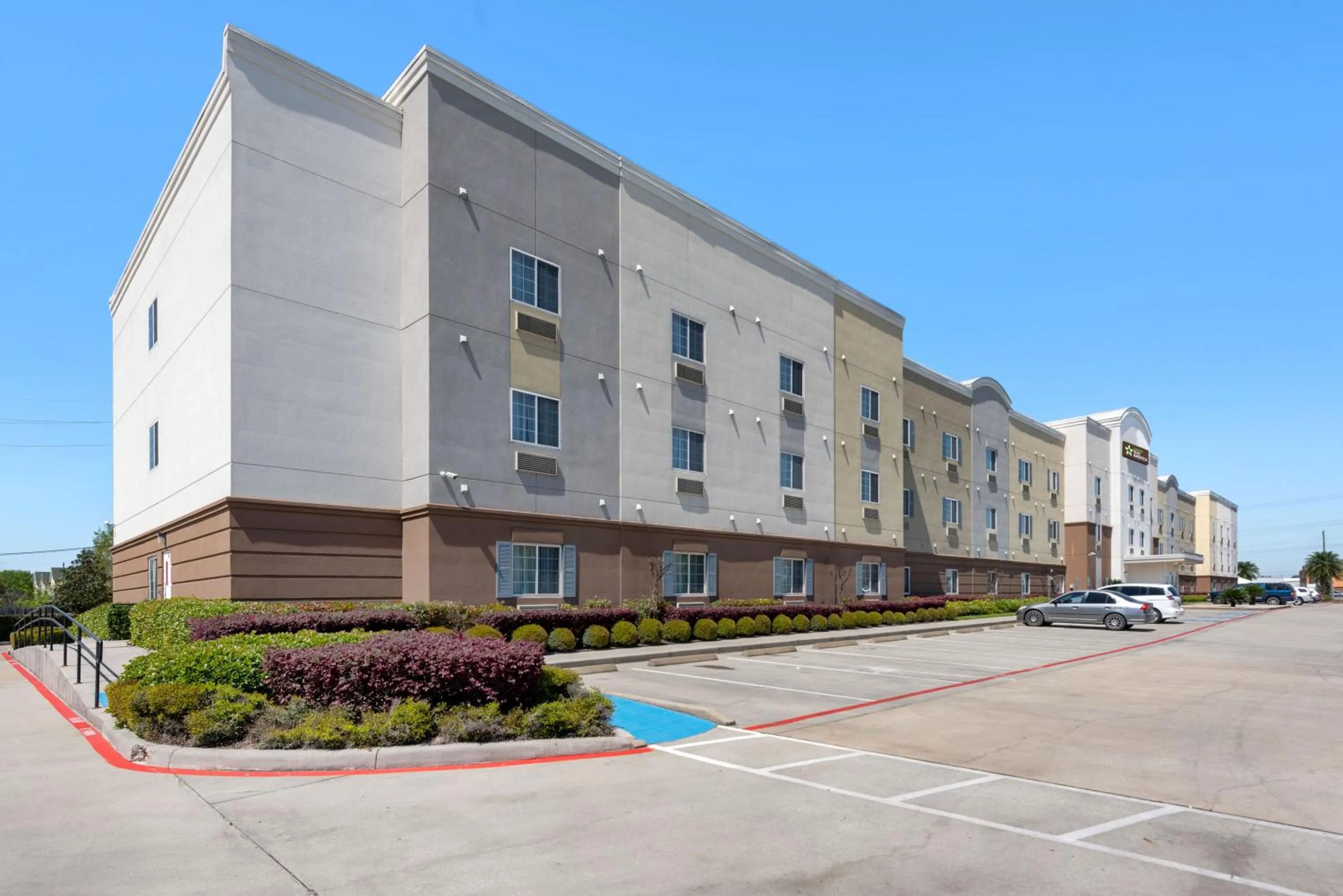 Property building in Extended Stay America Suites - Houston - IAH Airport